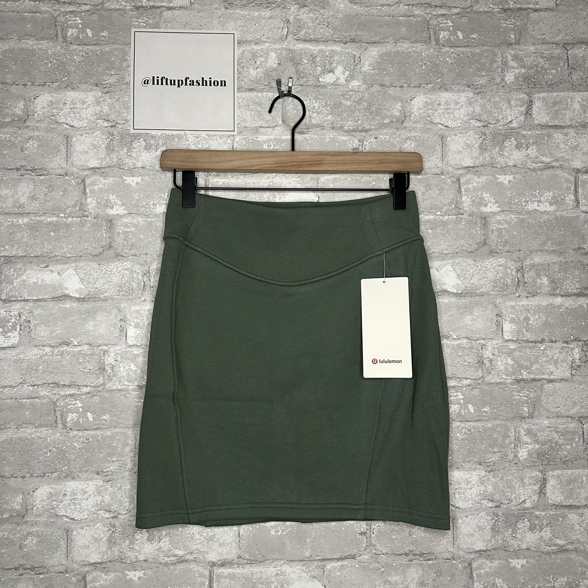 Lululemon Lululemon Scuba High Rise Mini Skirt NWT Size Small (GREU) Size 28" / US 6 / IT 42 - 1 Thumbnail