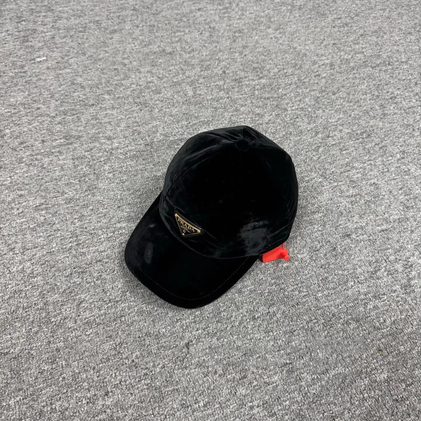 Prada Prada size M Velvet triangular baseball cap with a marker r Size ONE SIZE - 1 Thumbnail