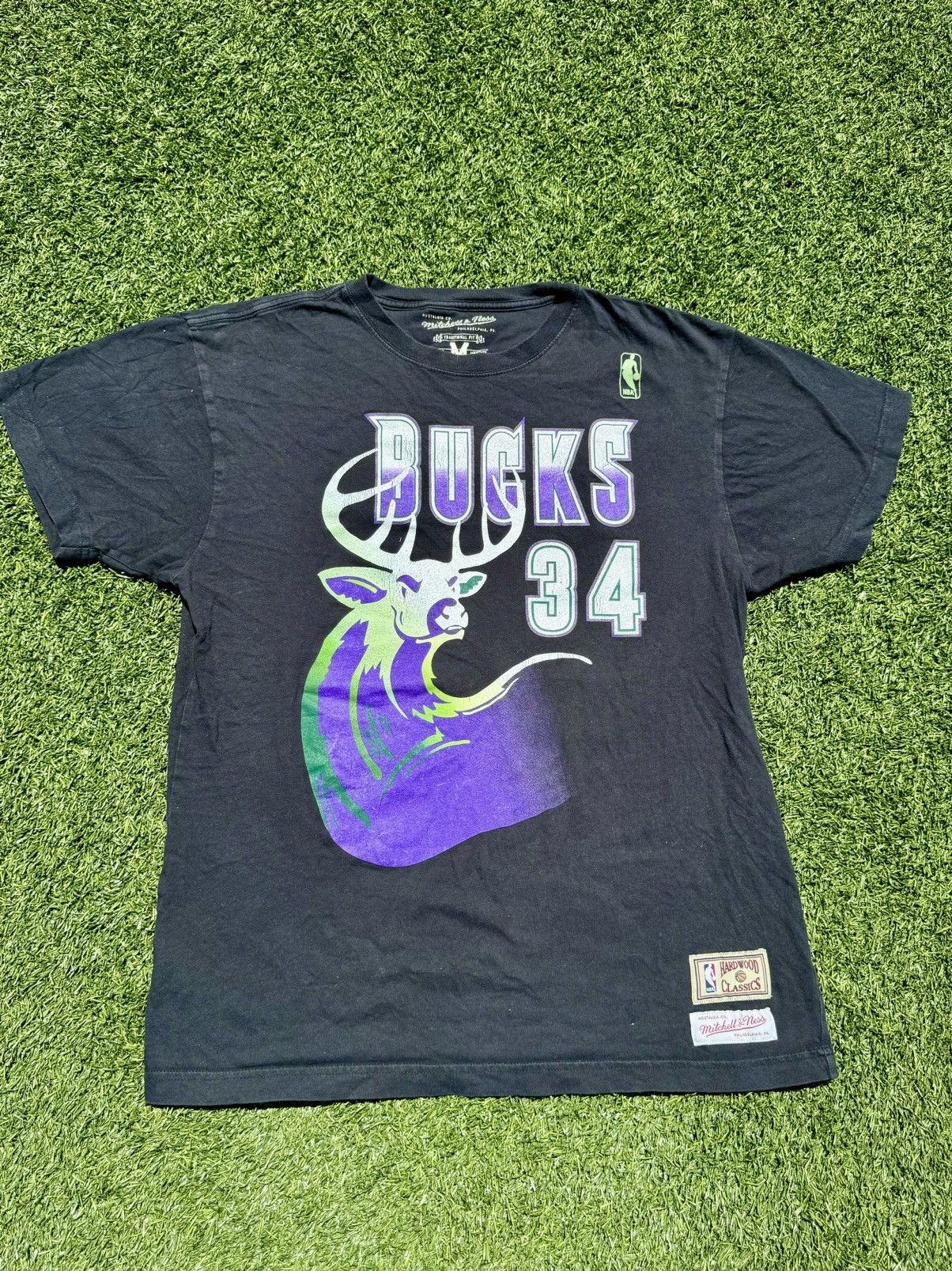 Mitchell & Ness Milwaukee Bucks Ray Allen Mitchell & Ness Jersey Size US M / EU 48-50 / 2 - 1 Thumbnail