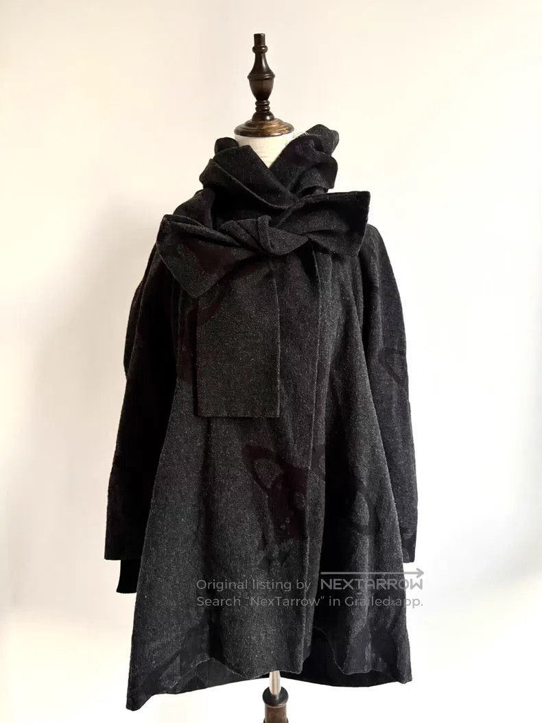 Vivienne Westwood Vivienne Westwood Gray large Saturn bow tie scarf coat Size M / US 6-8 / IT 42-44 - 3 Thumbnail