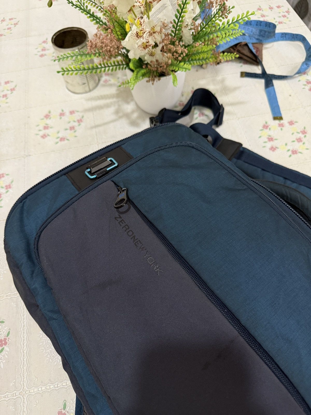 Hypebeast 🔥🔥🔥ARCHIVE ZERO NEW YORK MESSENGER BAGPACK Size ONE SIZE - 4 Thumbnail