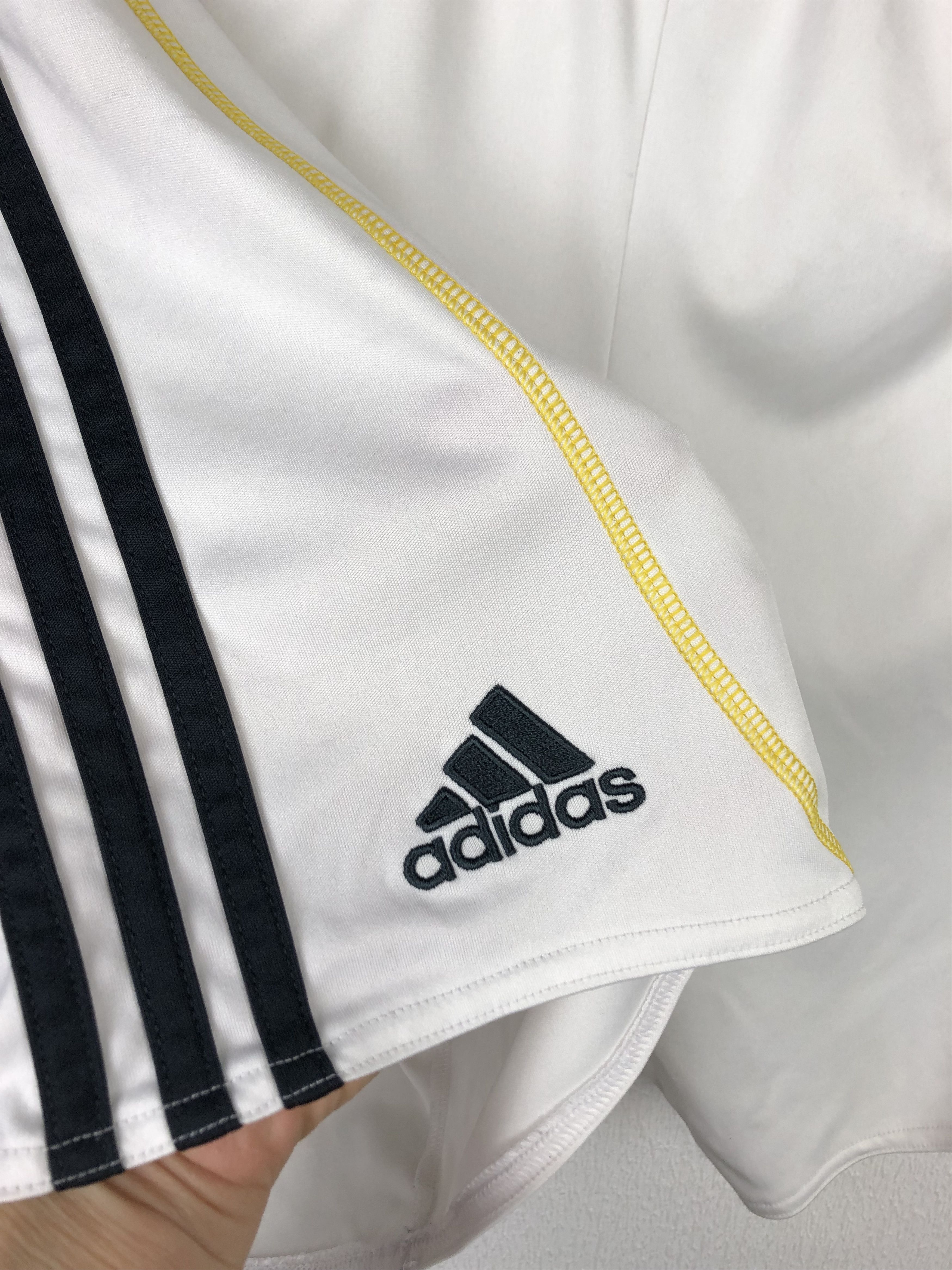 Adidas Vintage Adidas Real Madrid Football Shorts Soccer White L Size US 34 / EU 50 - 13 Thumbnail