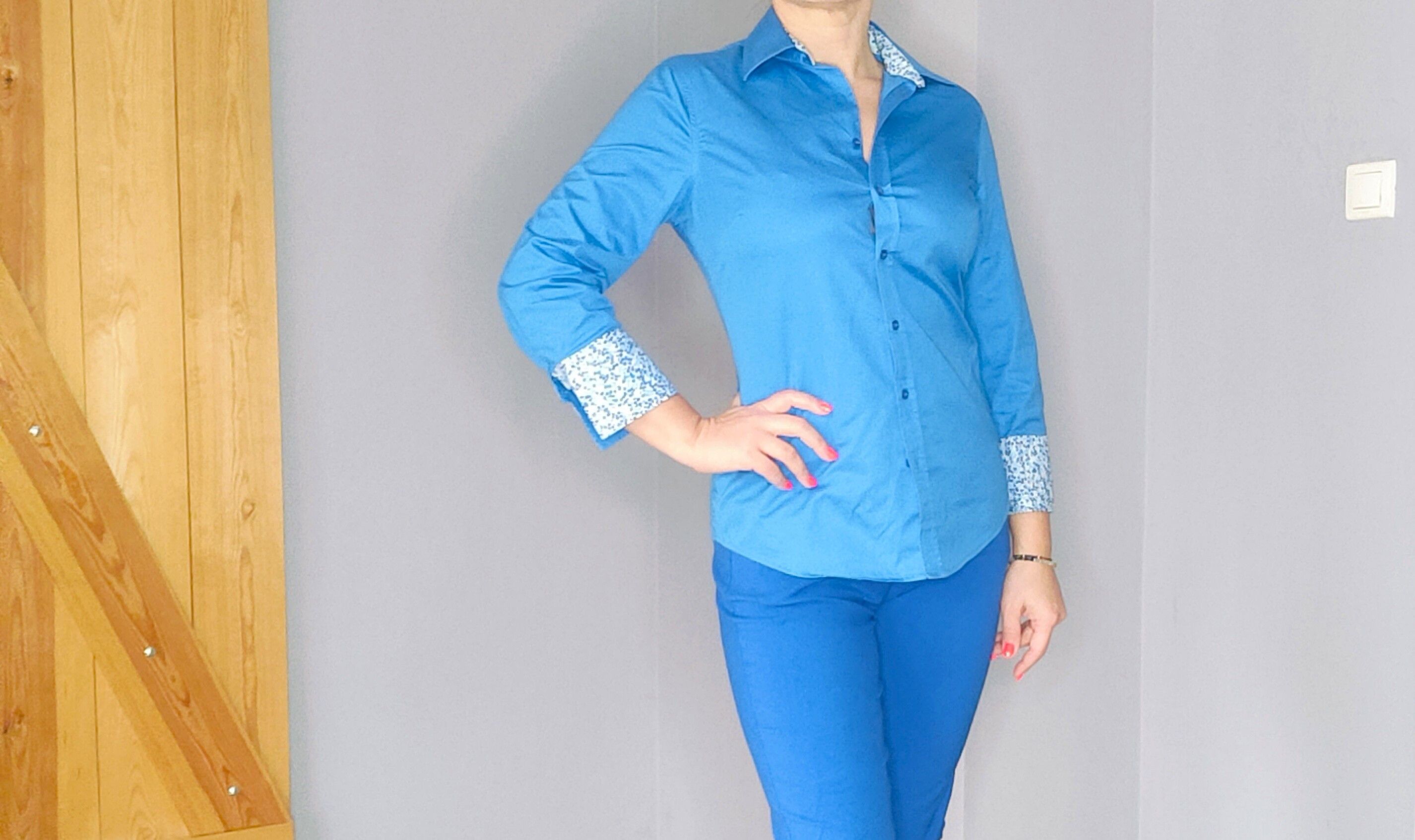 Hawes & Curtis Stunning Women's Blue Shirt with Floral Cuff Detail Size M / US 6-8 / IT 42-44 - 1 Thumbnail