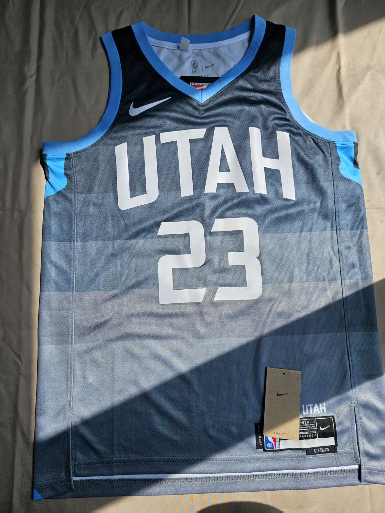 NBA Utah Jazz #23 Lauri Markkanen Jersey Size US XL / EU 56 / 4 - 2 Thumbnail
