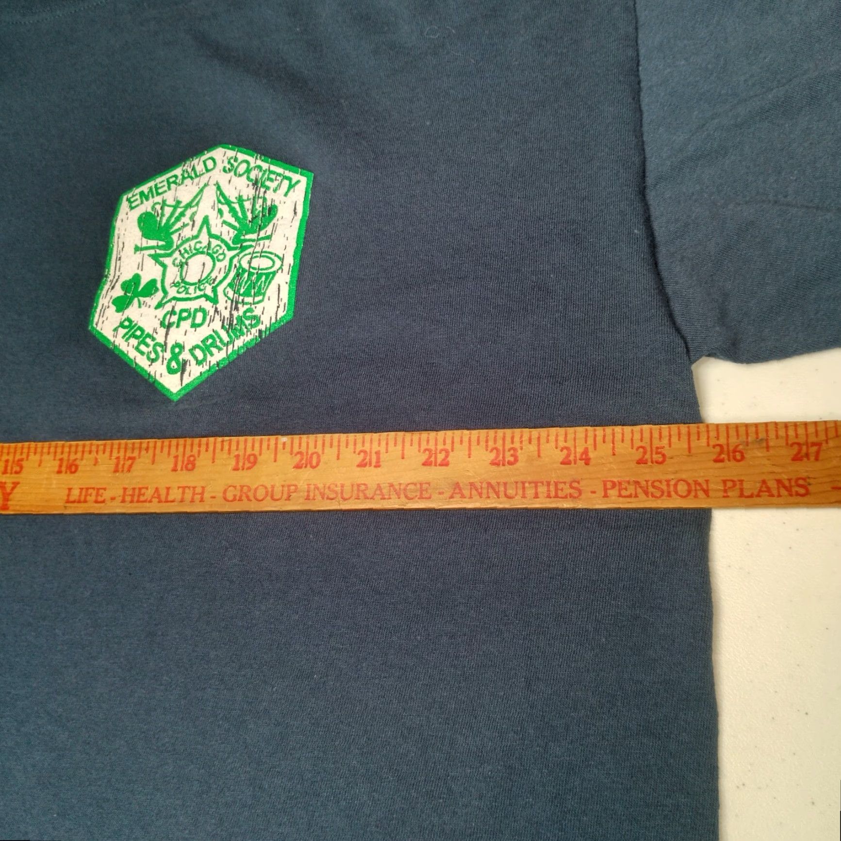 Gildan VINTAGE CPD Emerald Society Chicago Police Pipes and Drums Shirt 2XL Blue T-Shirt Men Crew Neck Short Sleeve Graphic Double-Sided Bagpipes Size US XXL / EU 58 / 5 - 6 Thumbnail