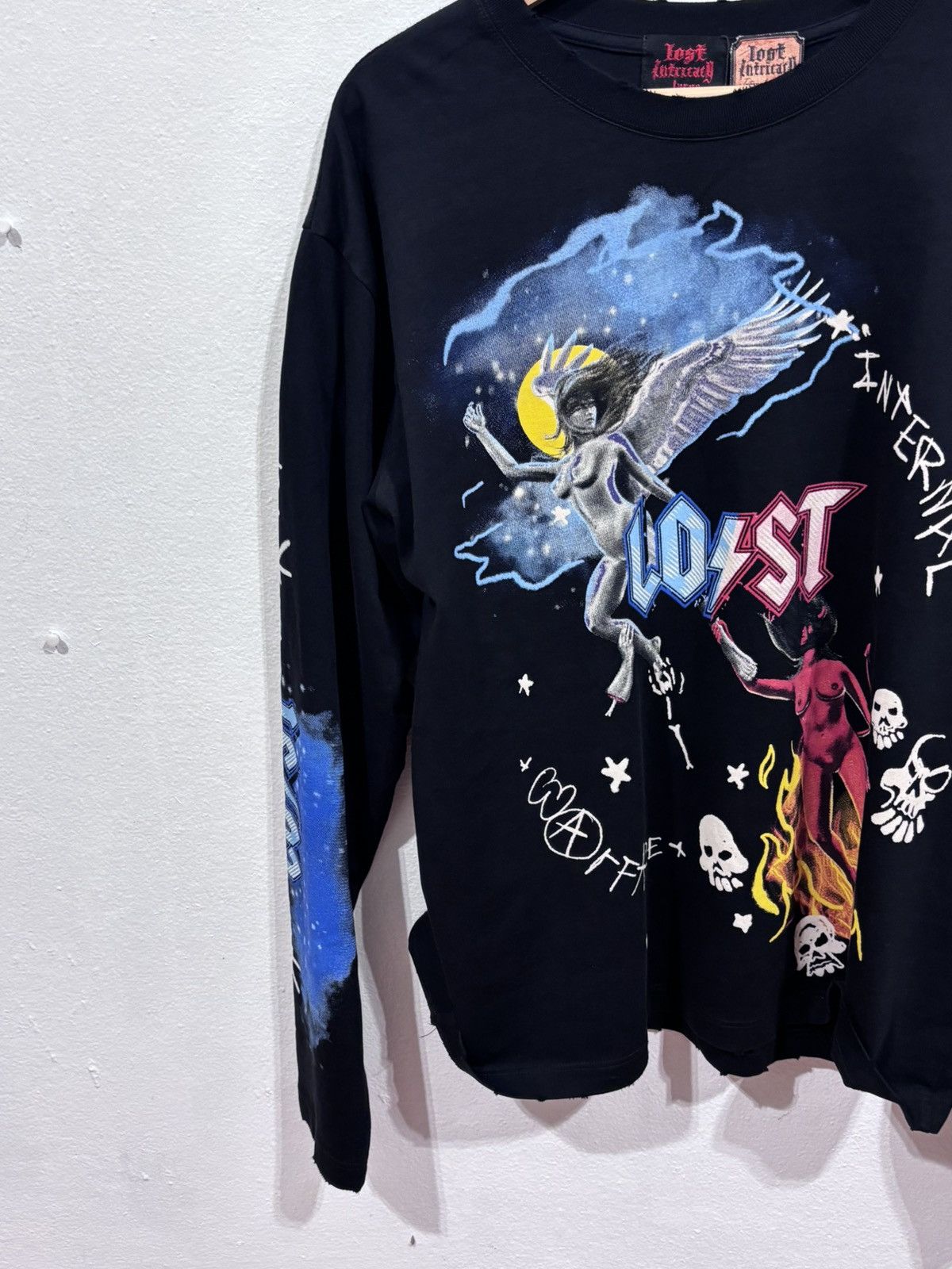 LOST INTRICACY LOST INTRICACY “HEAVEN & HELL” L/S Size US L / EU 52-54 / 3 - 2 Thumbnail