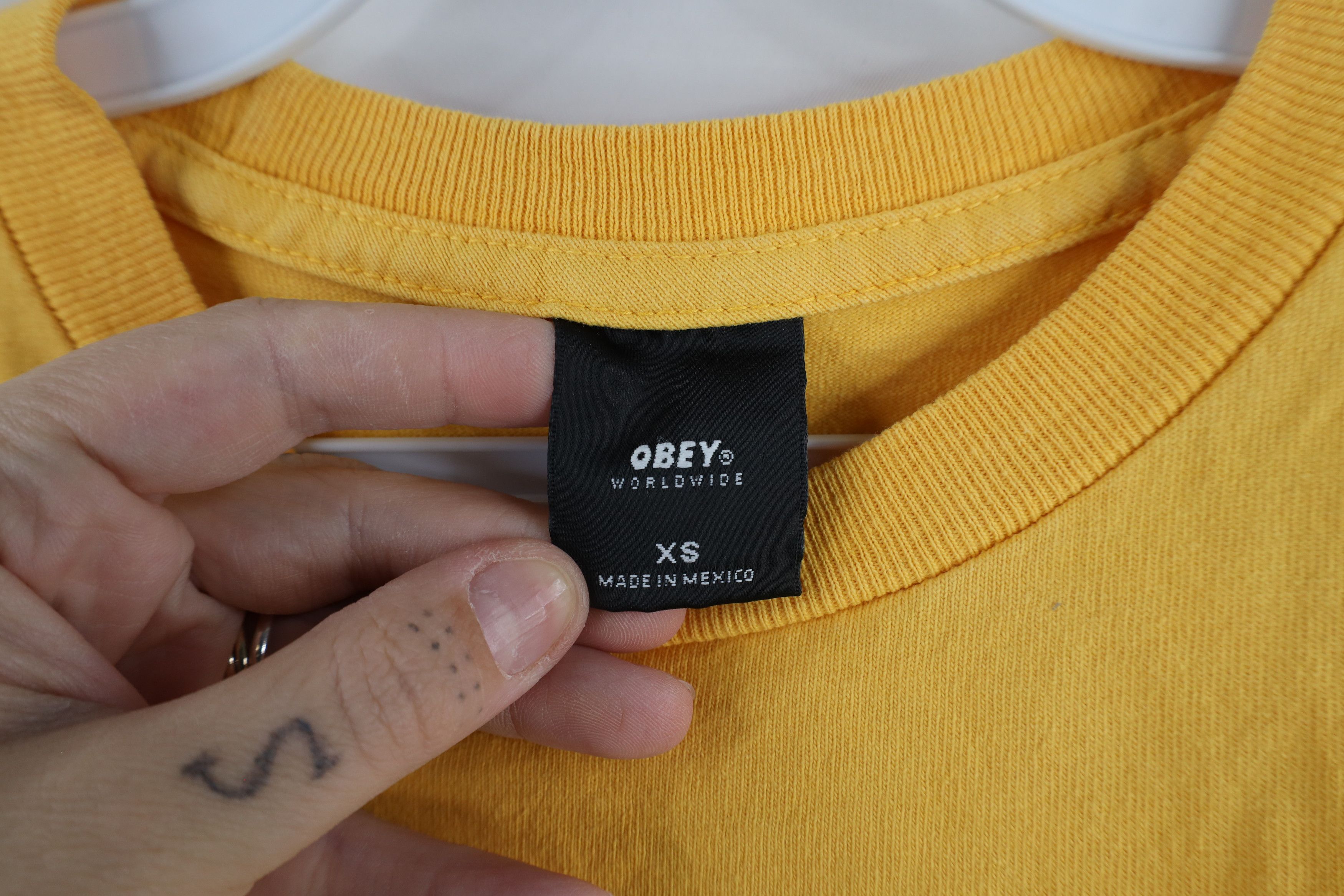 Obey × Vintage Vintage Obey Propaganda SpelL Out Flower Rose T-Shirt Yellow Size XS / US 0-2 / IT 36-38 - 9 Thumbnail