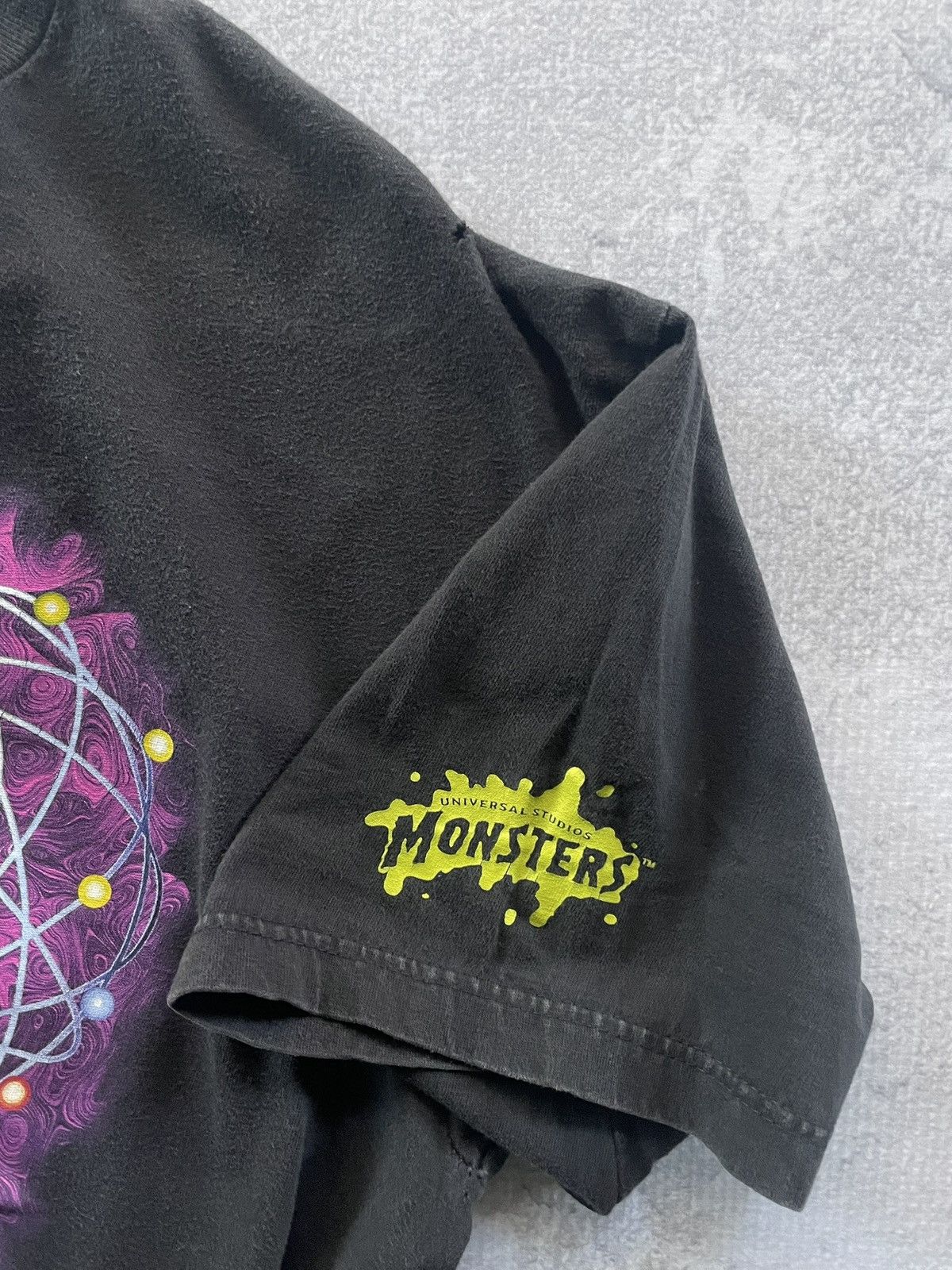 Band Tees Vintage 1997 Universal Studios Monsters Alien Sci Fi T Shirt Size US L / EU 52-54 / 3 - 3 Thumbnail