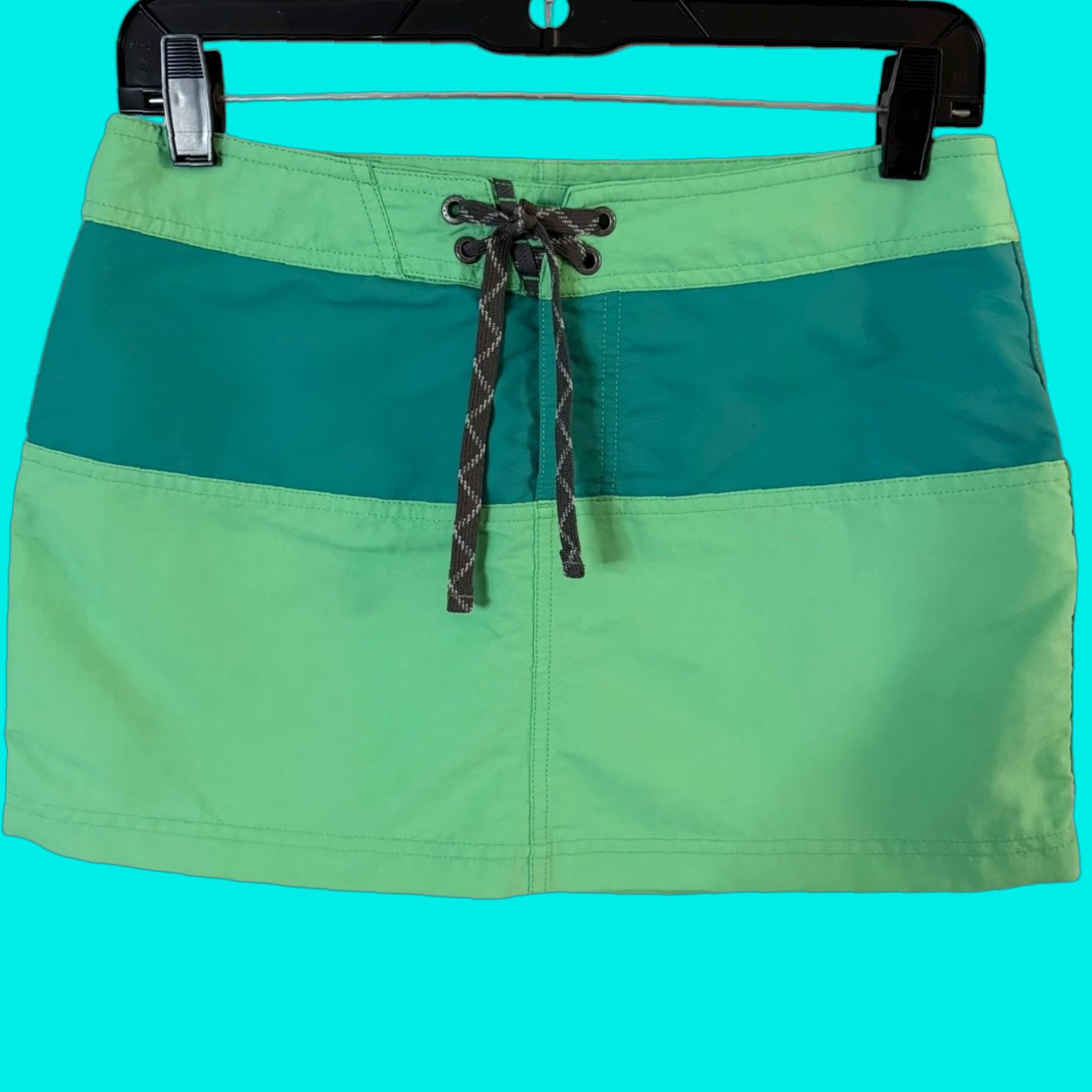 Patagonia Patagonia Women's Bottom Skirt Green Water-Repellent Nylon Retro Board Mini Size 4 Size 27" / US 4 / IT 40 - 1 Thumbnail