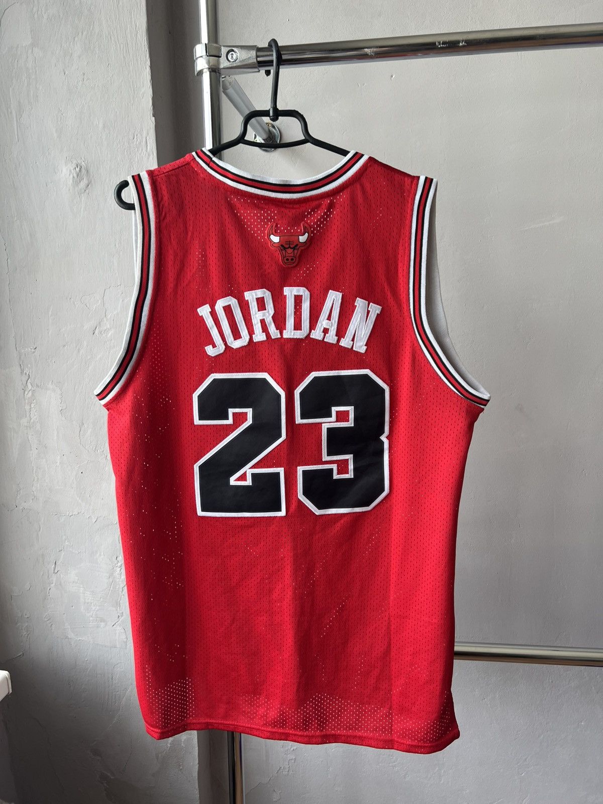 NBA 90’S NBA CHICAGO BULLS #23 JORDAN VINTAGE BASKETBALL JERSEY Size US L / EU 52-54 / 3 - 11 Thumbnail