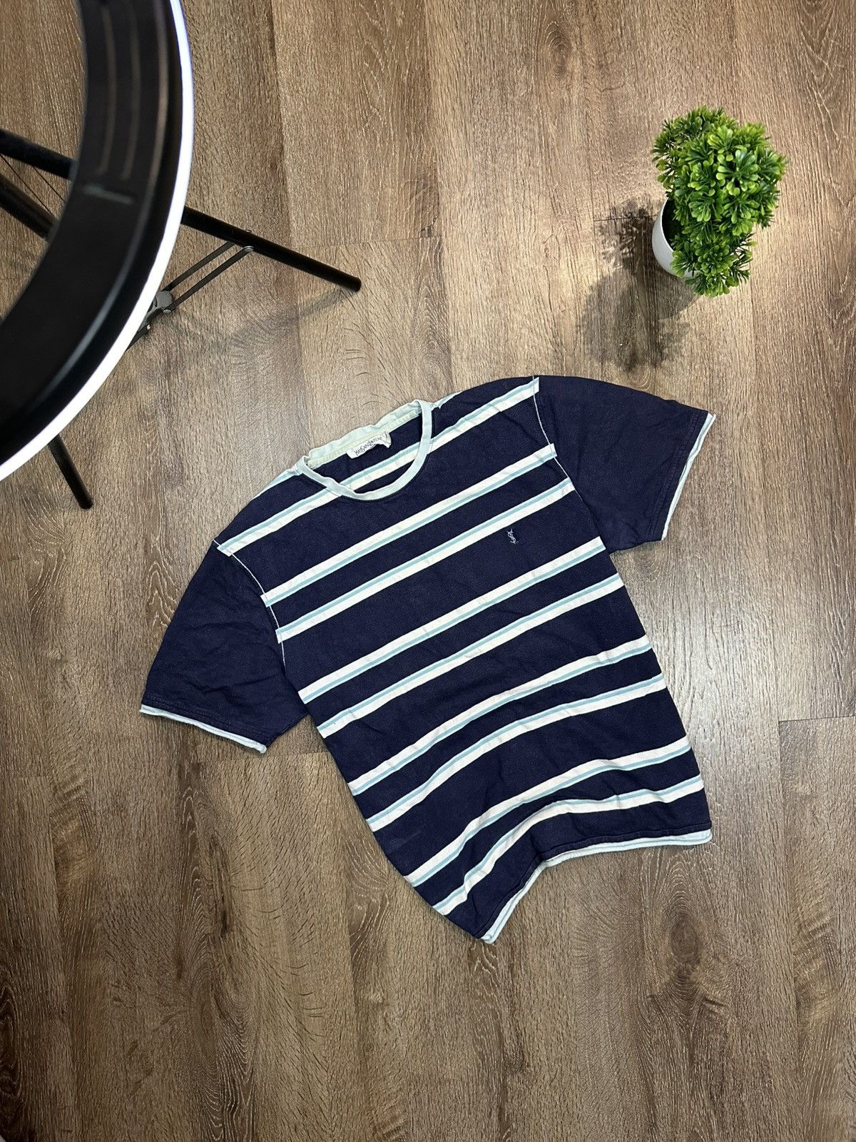 Yves Saint Laurent Yves Saint Laurent Vintage T-Shirt Small Logo Size US L / EU 52-54 / 3 - 1 Thumbnail