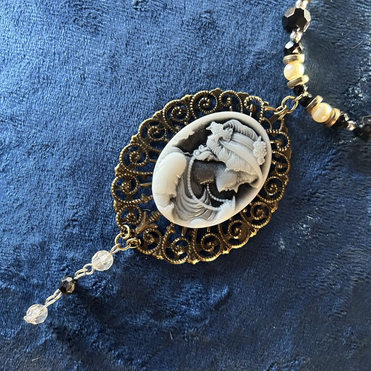 Handmade Handcrafted opalescent charcoal Victorian cameo necklace Size ONE SIZE - 6 Thumbnail