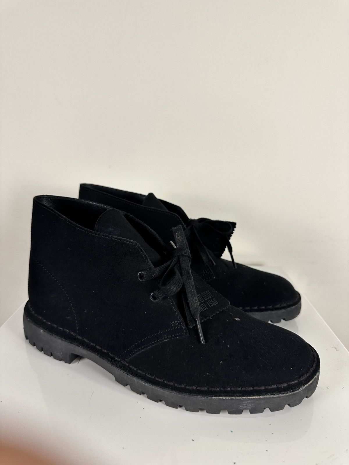 Clarks CLARKS ORIGINALS Desert Boot Suede Leather Black Crepe 9.5 Size US 9.5 / EU 42-43 - 4 Thumbnail