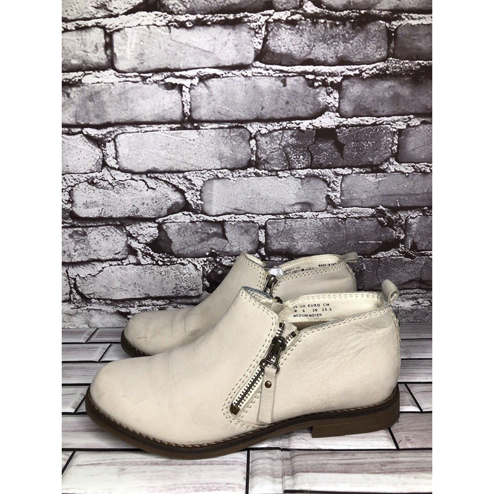 Hush Puppies Hush Puppies Medium Moyen Ivory Suede Leather Zip Heel Booti Size US 8.5 / IT 38.5 - 3 Thumbnail