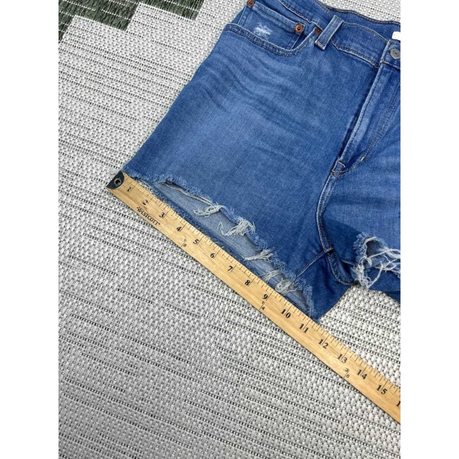 Levi's Levi's Shorts Womens 31 Medium Wash Denim High Rise Cut-Offs Size 24" / US 00 / IT 34 - 3 Thumbnail