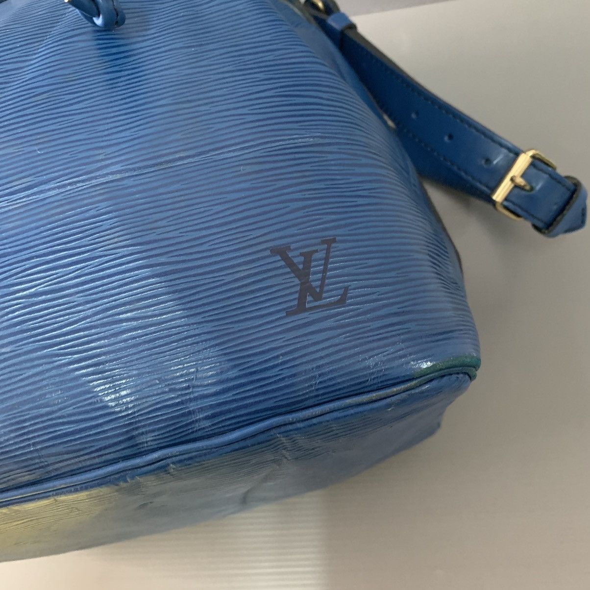Louis Vuitton Louis Vuitton Epi Leather Petit Noe Bucket Bag Size ONE SIZE - 5 Thumbnail