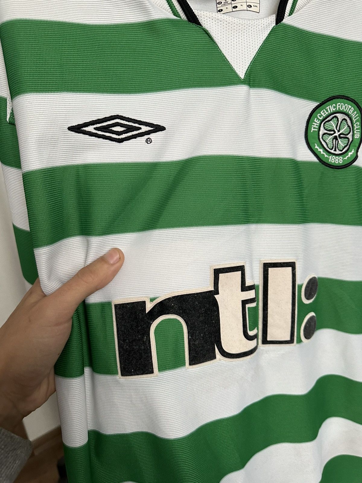 Umbro 2002/2003 Umbro Celtic FC Soccer Jersey T-Shirt Vintage Size US XL / EU 56 / 4 - 12 Thumbnail