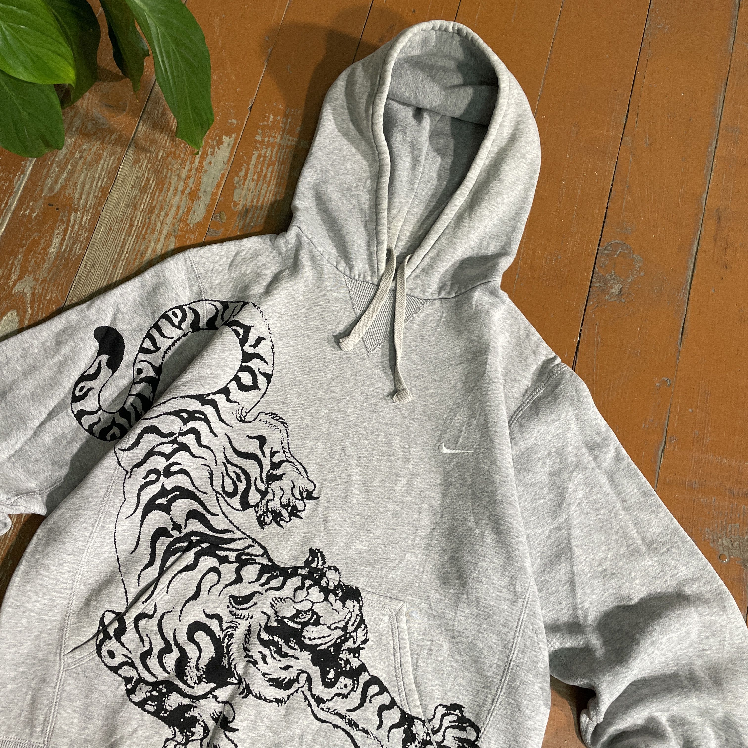 Nike Vintage Custom Nike gray Hoodie Tiger art grunge opium y2k Size US M / EU 48-50 / 2 - 5 Thumbnail
