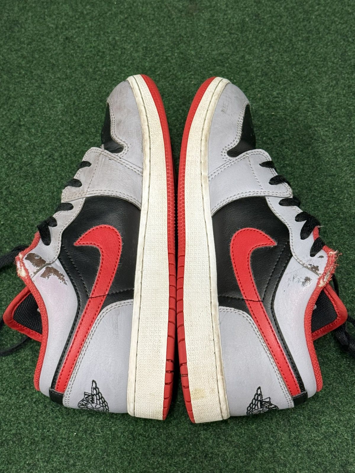 Jordan Brand Air Jordan 1 Retro Low Cement Fire Red 553560-060 Size US 7 / EU 40 - 4 Thumbnail