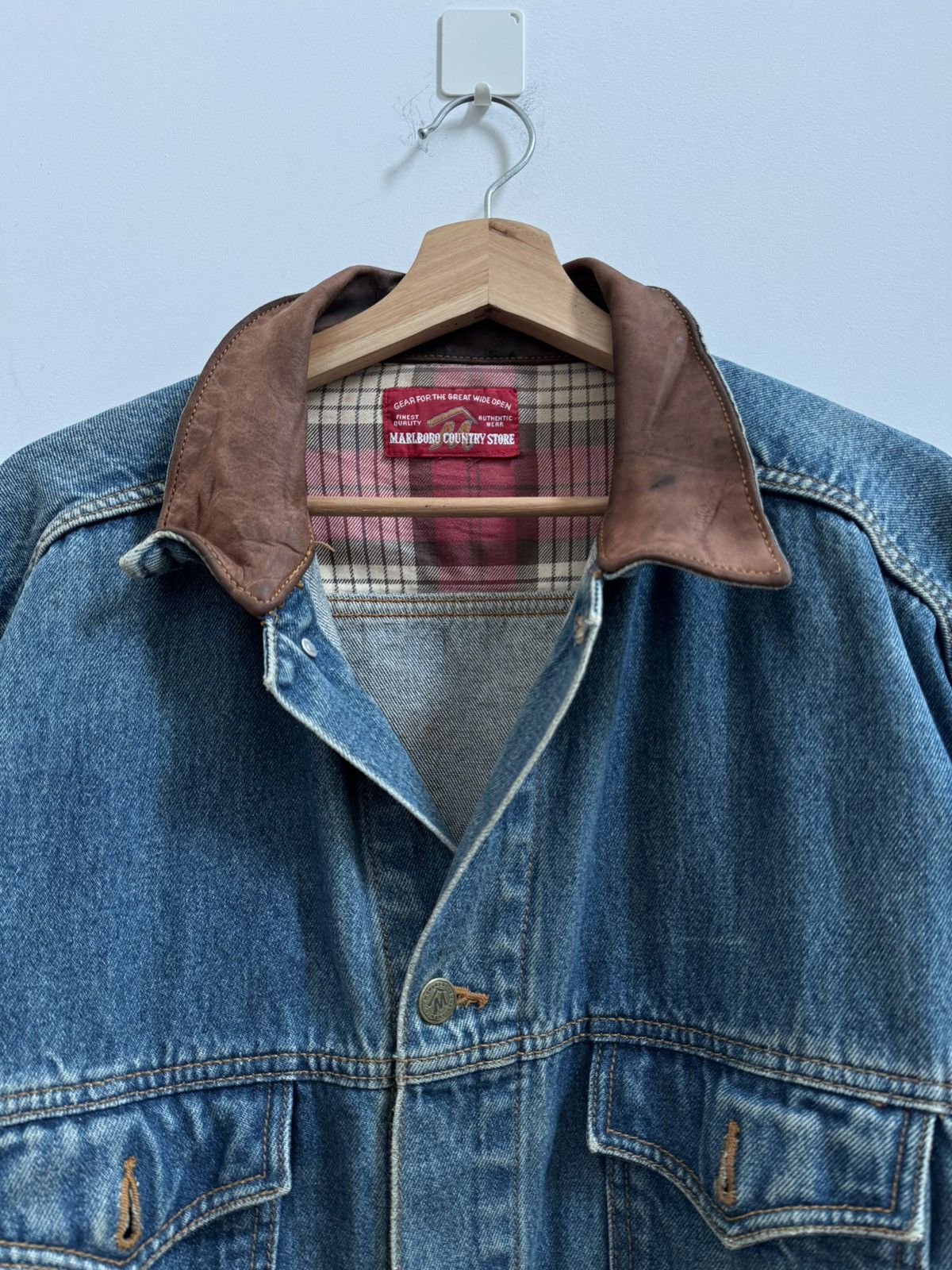 Marlboro × Vintage Vintage Marlboro Denim Jacket Size US XL / EU 56 / 4 - 2 Thumbnail
