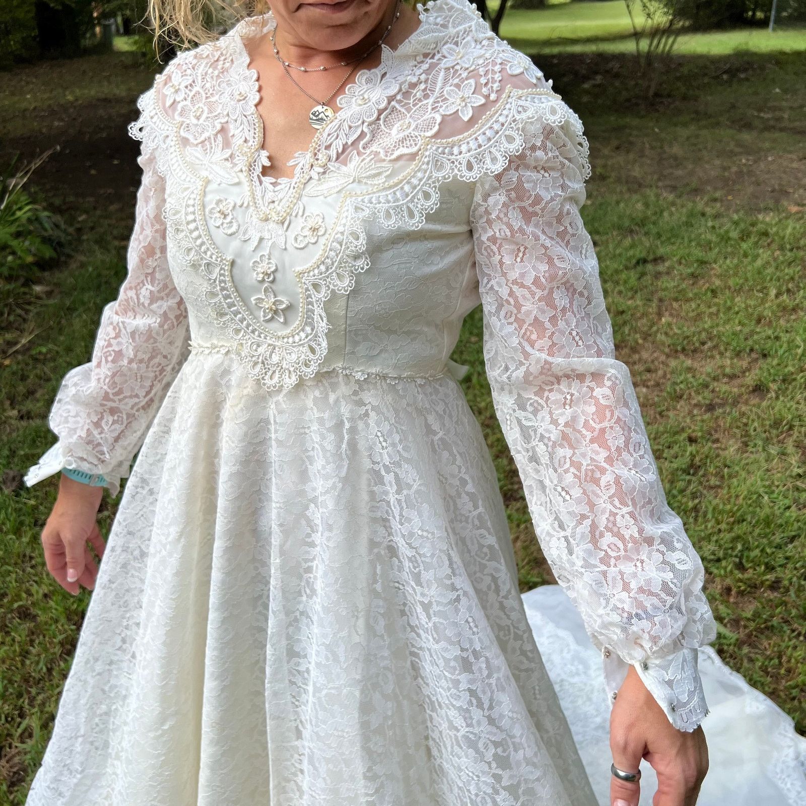 Vintage Vintage Cream Lace Long Sleeve V Neck Wedding Dress Size XS / US 0-2 / IT 36-38 - 4 Thumbnail