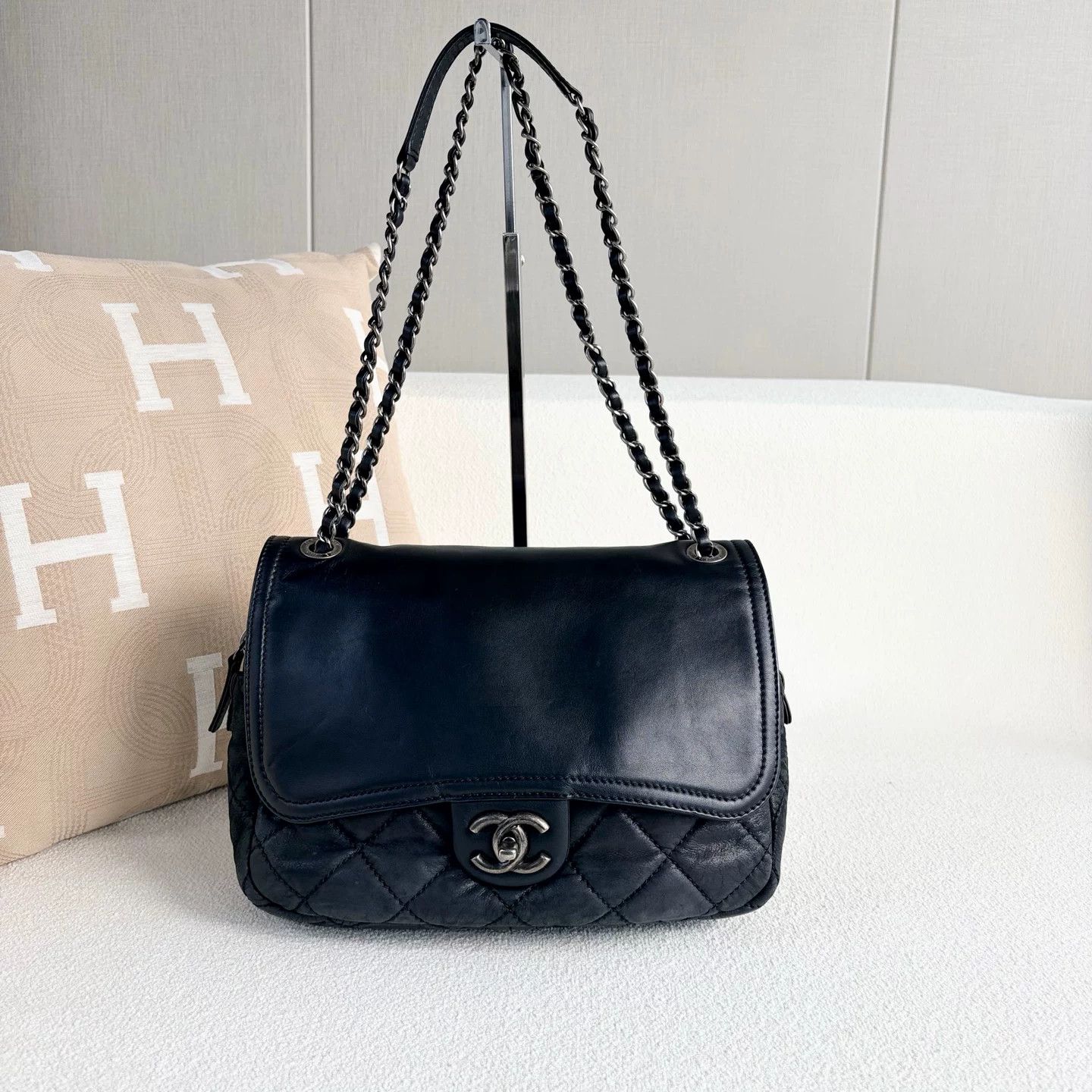 Chanel Pre-loved Bag Very good condition Size ONE SIZE - 1 Thumbnail