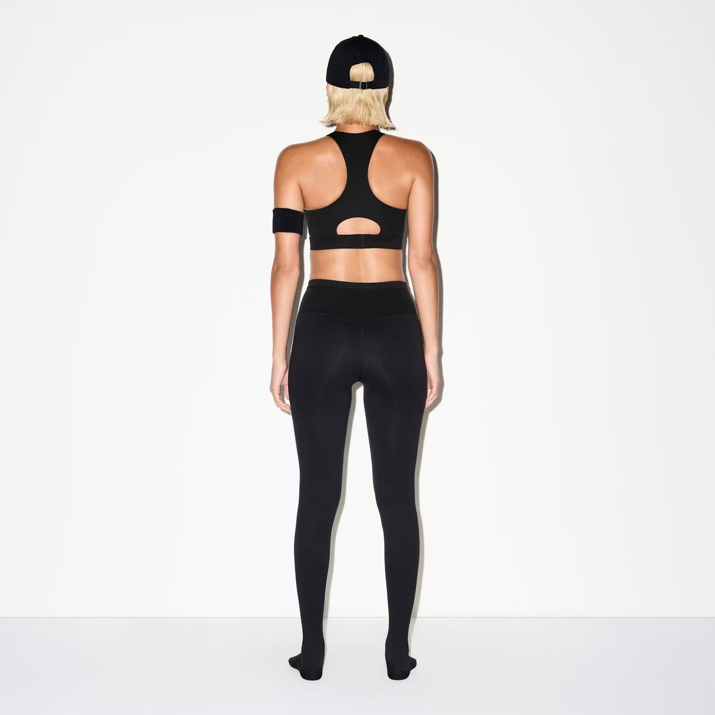 SKIMS Nike SKIMS Matte Footsie Grip Leggings in Obsidian Women XL Size 32" / US 10 / IT 46 - 5 Thumbnail