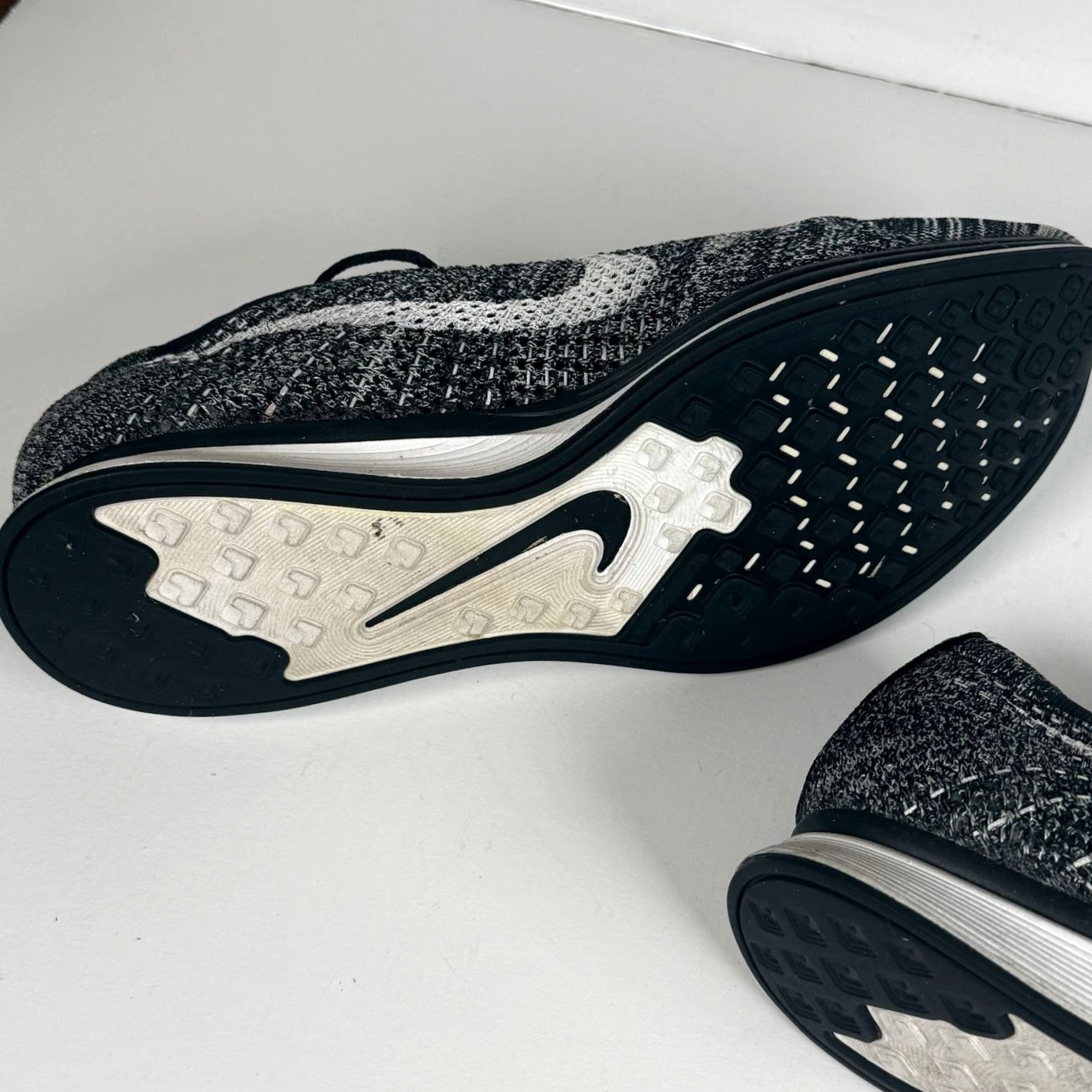 Nike Nike Flyknit Racer Sneaker 11.5 Men Athletic Running Oreo 2.0 2015 Multicolor Mens Size US 12 / EU 45 - 6 Thumbnail