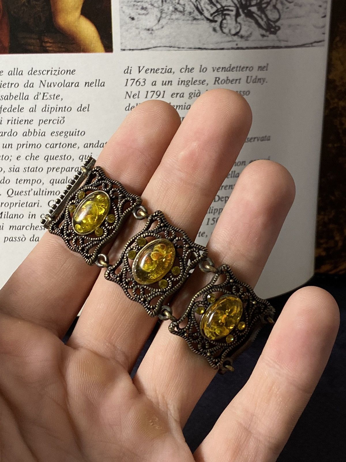 Jewelry Vintage Bracelet with Amber-like Inserts - Elegant Size ONE SIZE - 7 Thumbnail