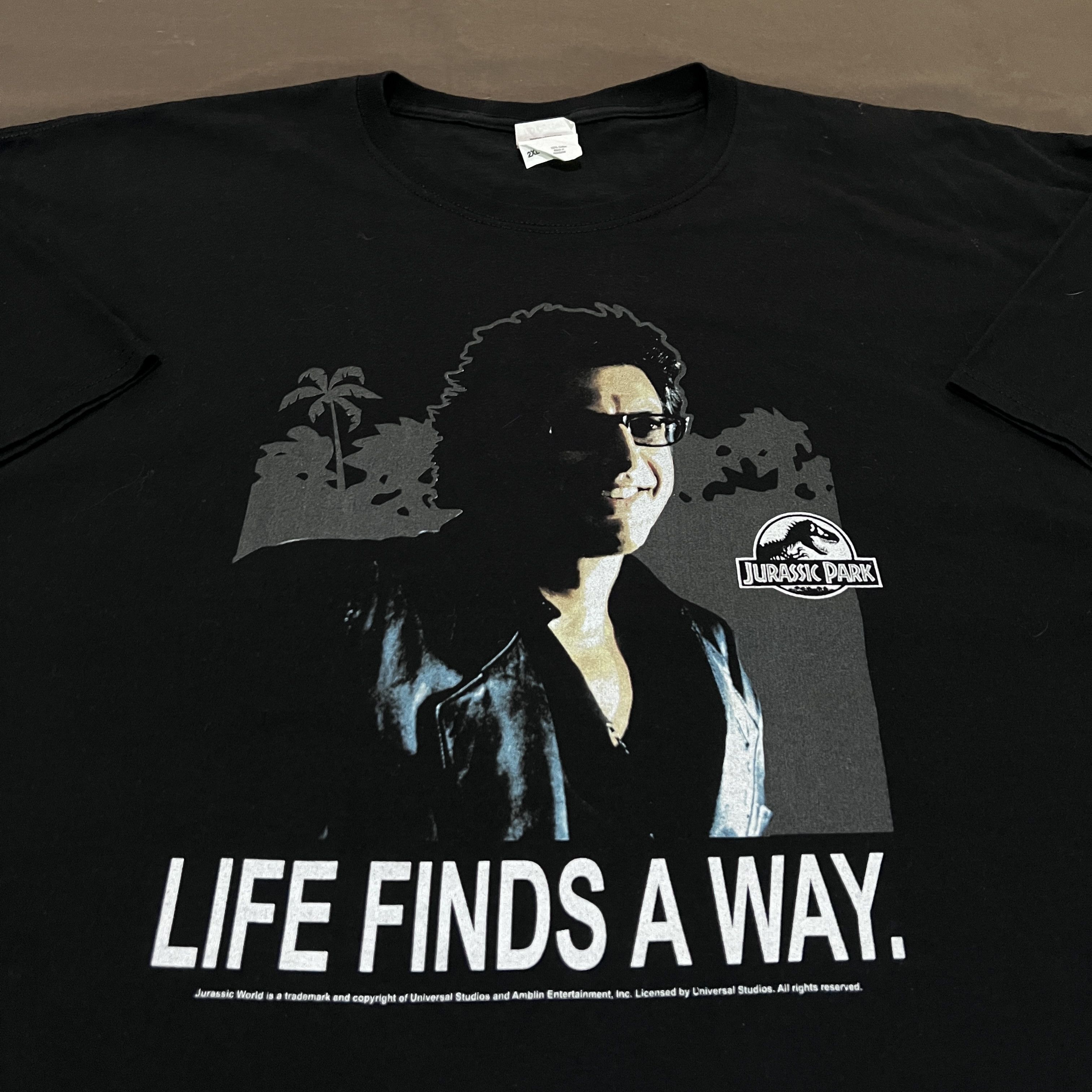 Universal Studios Jurassic Park Ian Malcolm Movie Promo Tee 2XL Size US XXL / EU 58 / 5 - 1 Thumbnail