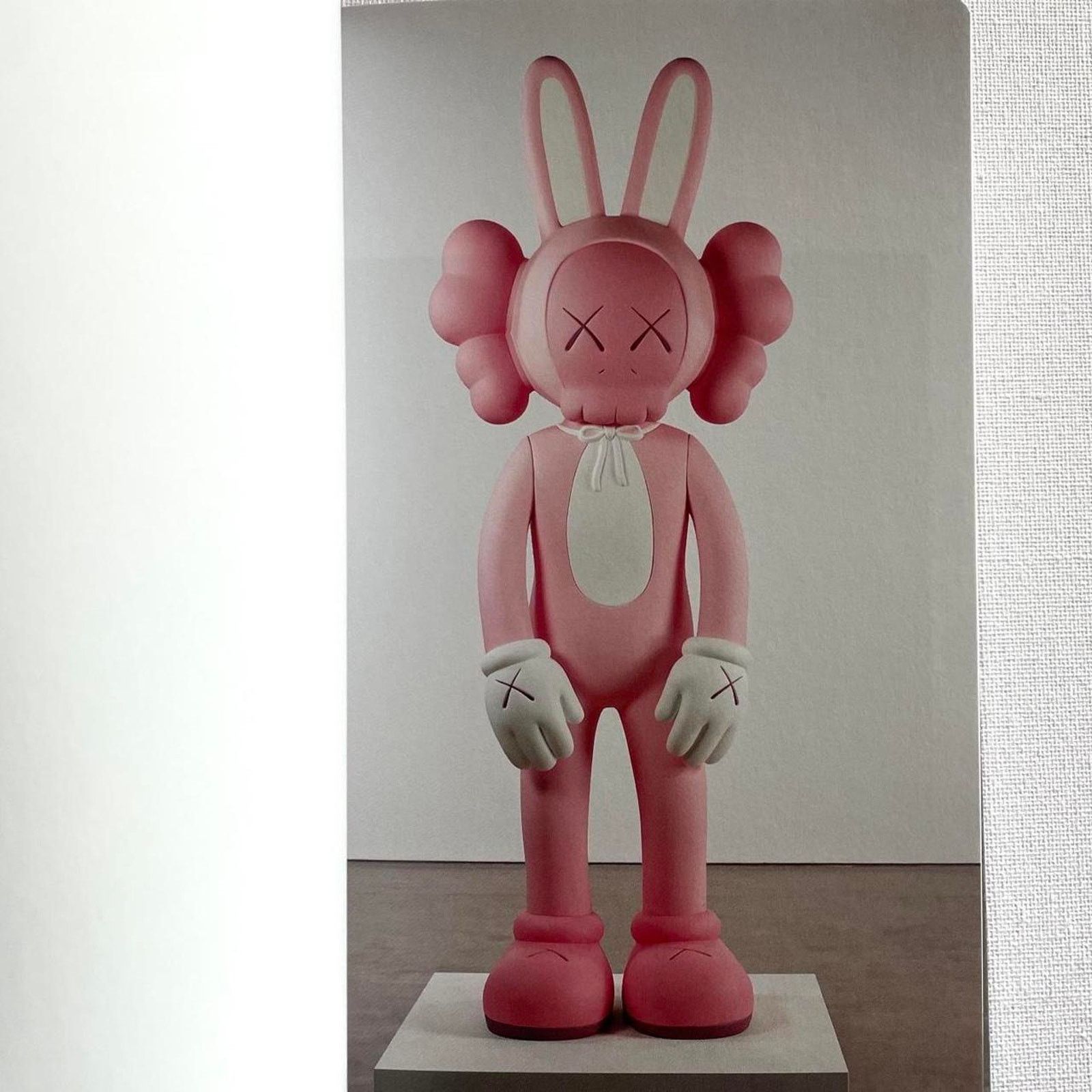 Kaws × Vintage KAWS handbook w/ original art design sketches, & sculptures Size ONE SIZE - 3 Thumbnail