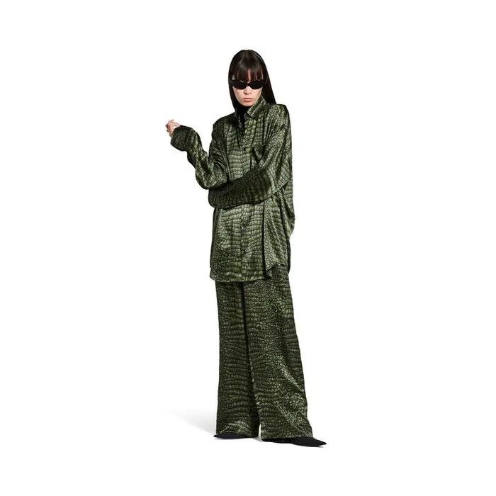 Balenciaga o1bcso1str0426 Cocoon Shirt in Green Size XS / US 0-2 / IT 36-38 - 2 Thumbnail