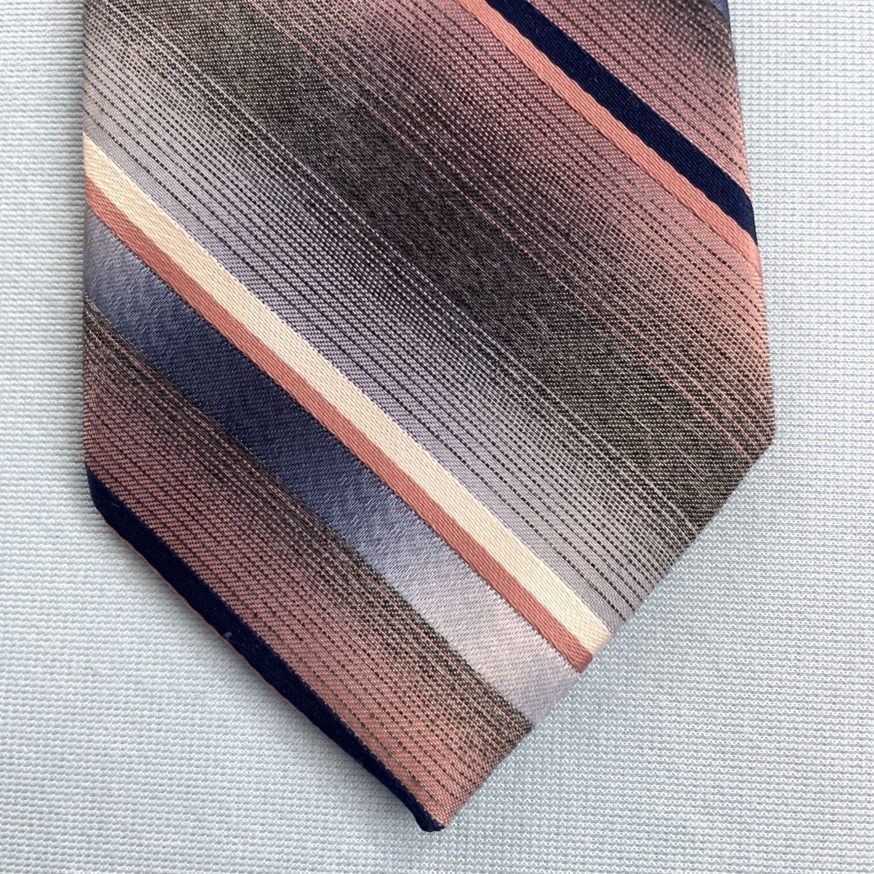 Pinko Towncraft Est 1927 Tie Polysilk Woven Striped Pink Salmon Blue Vtg 60s 3.5x58 Neckwear Tie Vintage Mens Size ONE SIZE - 2 Thumbnail
