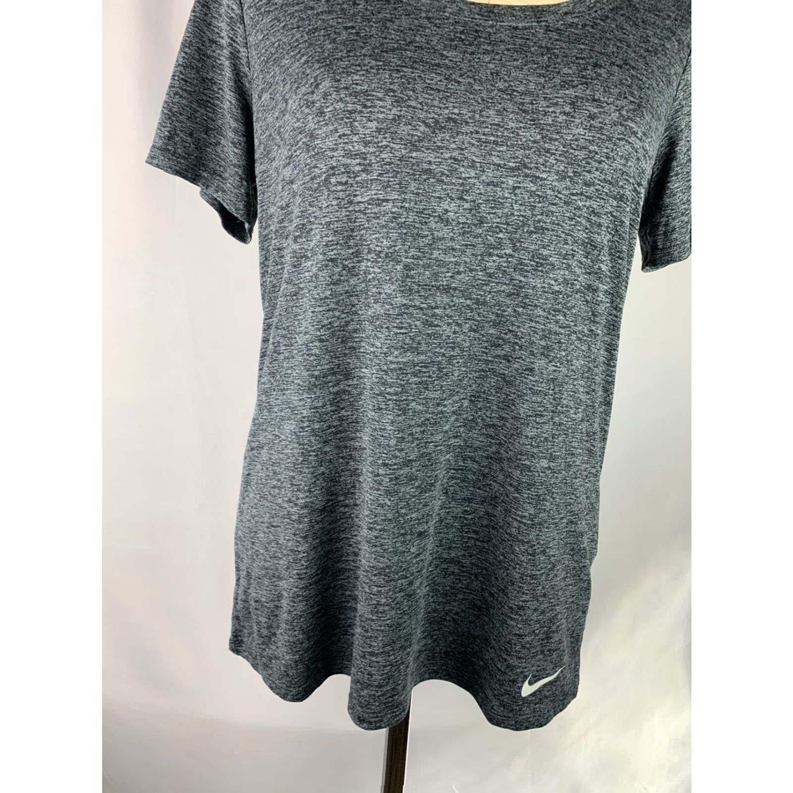 Nike Medium Nike Dri-Fit Short Sleeve T Shirt Women's Heather Gray White Swoosh Size M / US 6-8 / IT 42-44 - 4 Thumbnail