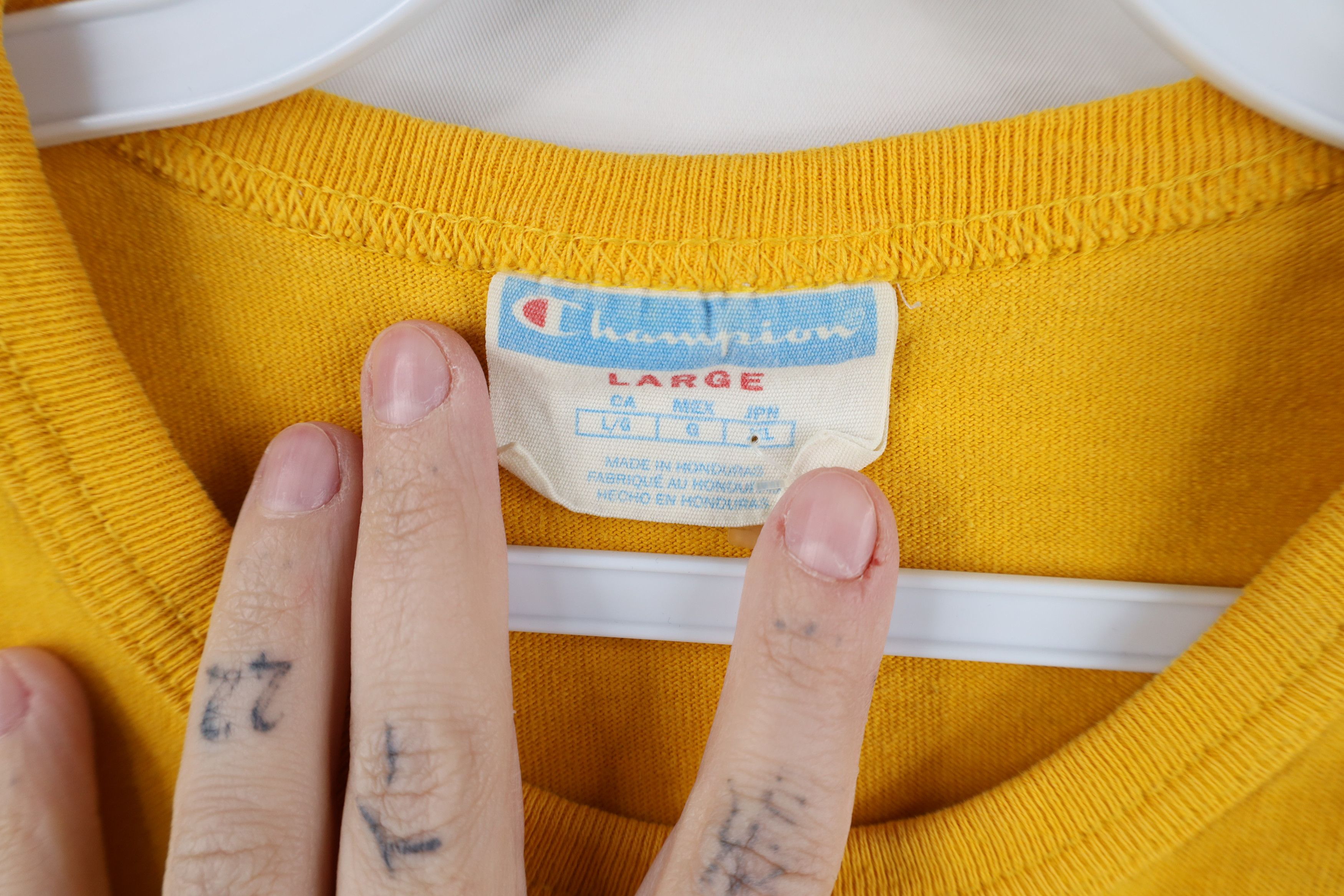 Champion Vintage Y2K Champion Logo Patch Cotton Knit T-Shirt Yellow Size US L / EU 52-54 / 3 - 8 Thumbnail
