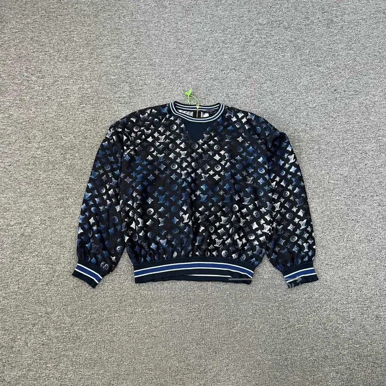 Louis Vuitton Louis Vuitton Mulberry silk jacket with full ink and dazzl Size US M / EU 48-50 / 2 - 1 Thumbnail
