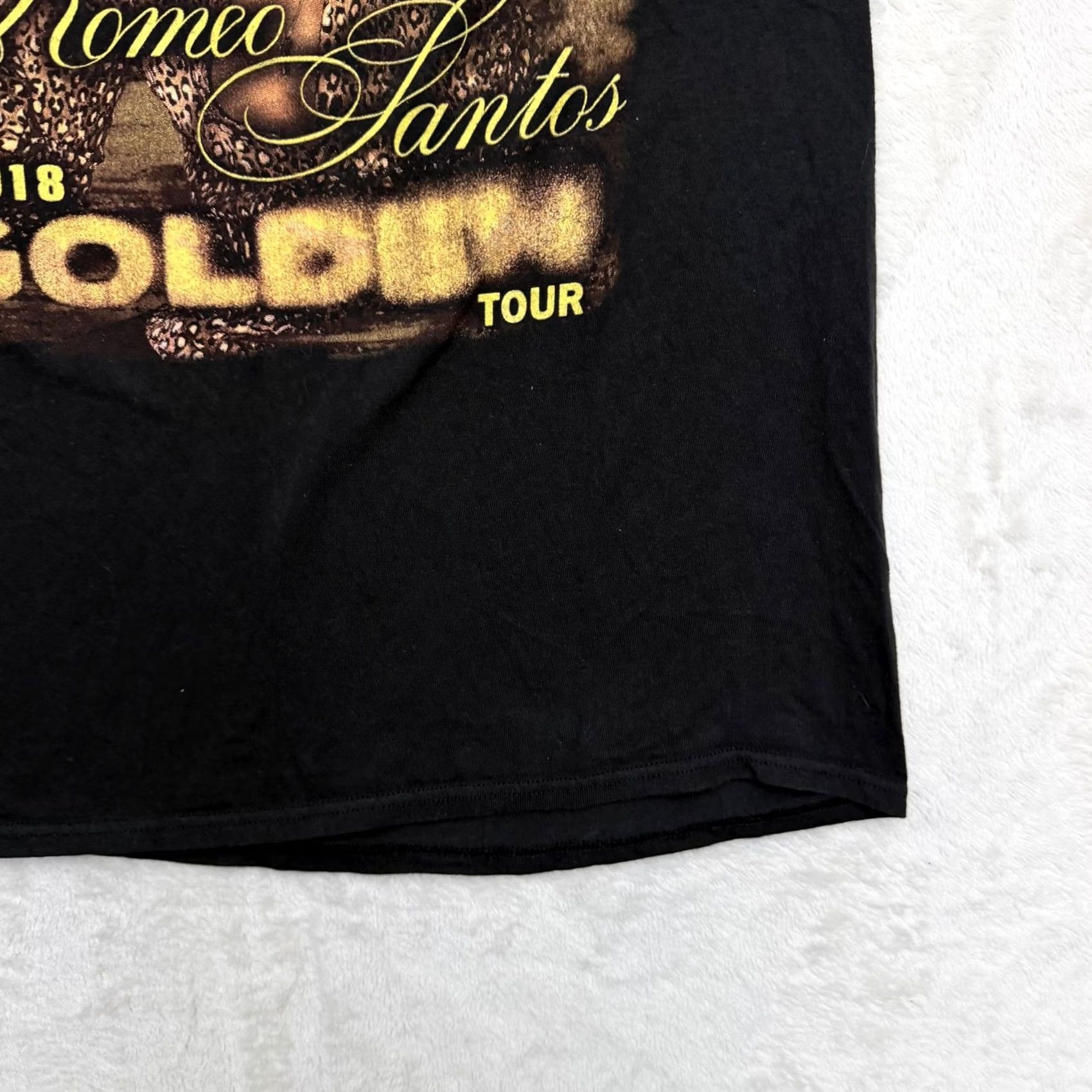 Vintage Romeo Santos Golden Tour 2018 Shirt Mens Medium Black Delta Pro Weight Concert Collection Graphic Print Crew Neck T-Shirt Music Tour Size US M / EU 48-50 / 2 - 5 Thumbnail