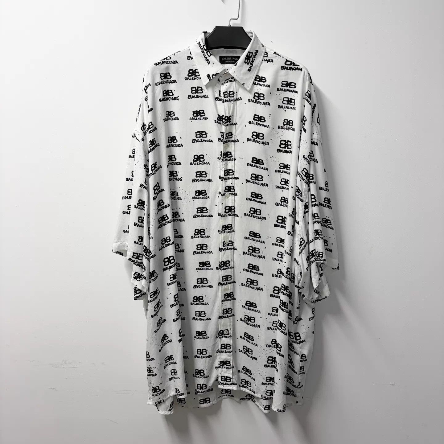 Balenciaga Balenciaga White Logo All-Over Oversized Shirt 37 Size US XS / EU 42 / 0 - 1 Thumbnail