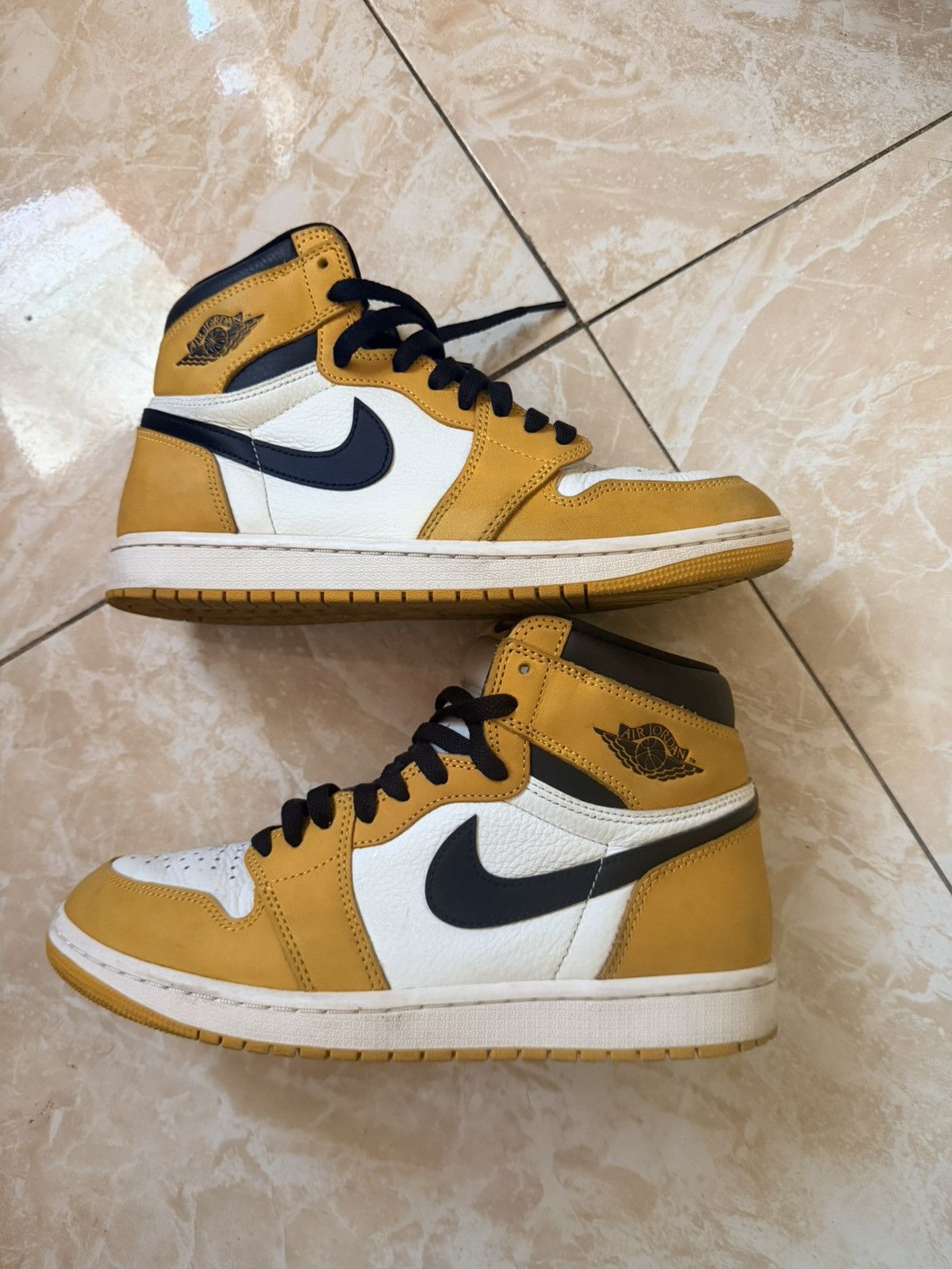 Jordan Brand Jordan 1 Retro High OG “Yellow Ochre” Size US 8.5 / EU 41-42 - 2 Thumbnail