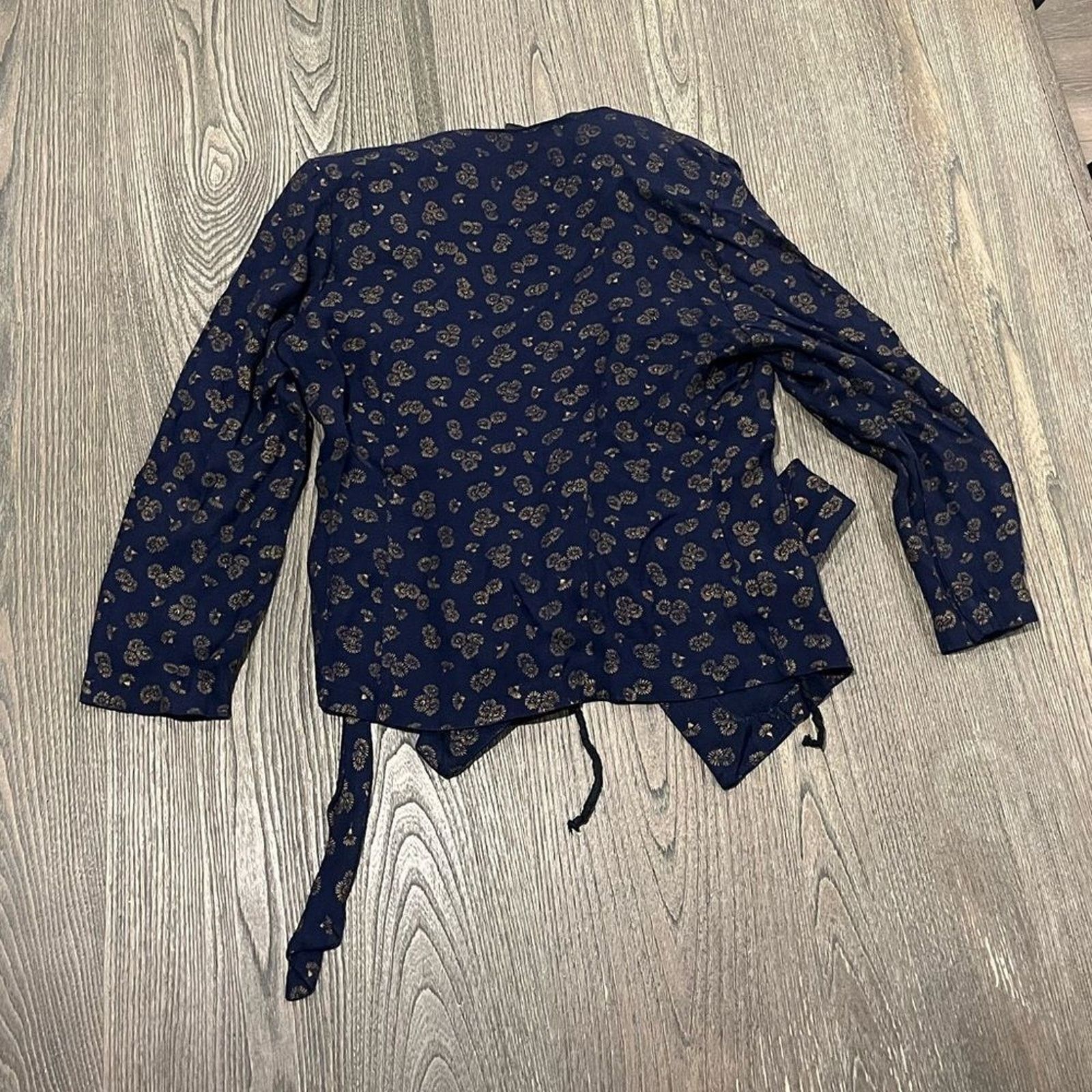 Vintage Toby Vintage Navy Blue Fan Print Wrap Blouse Long Sleeve Sz4 Size S / US 4 / IT 40 - 4 Thumbnail