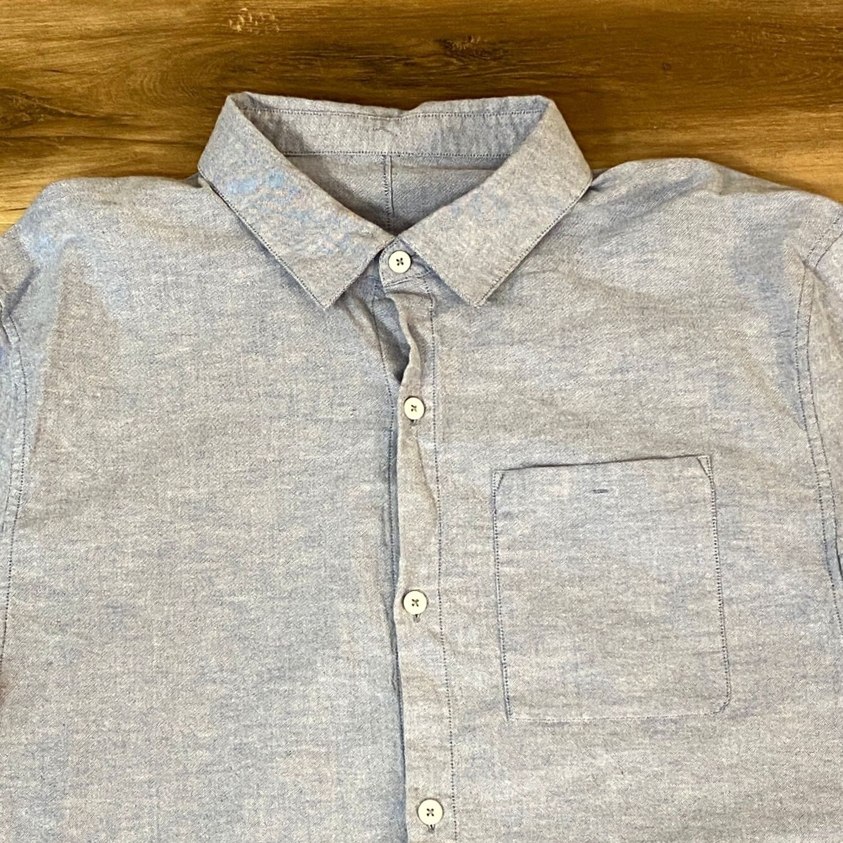 Lululemon Lululemon Shirt Mens Large Button Up Blue Chambray Chest Pocket Casual Size US L / EU 52-54 / 3 - 2 Thumbnail
