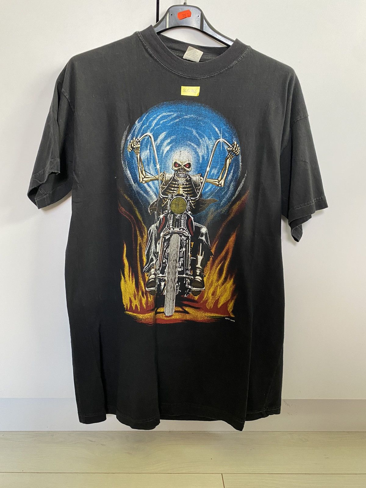 Motor vintage, skeleton on a motorbike, L