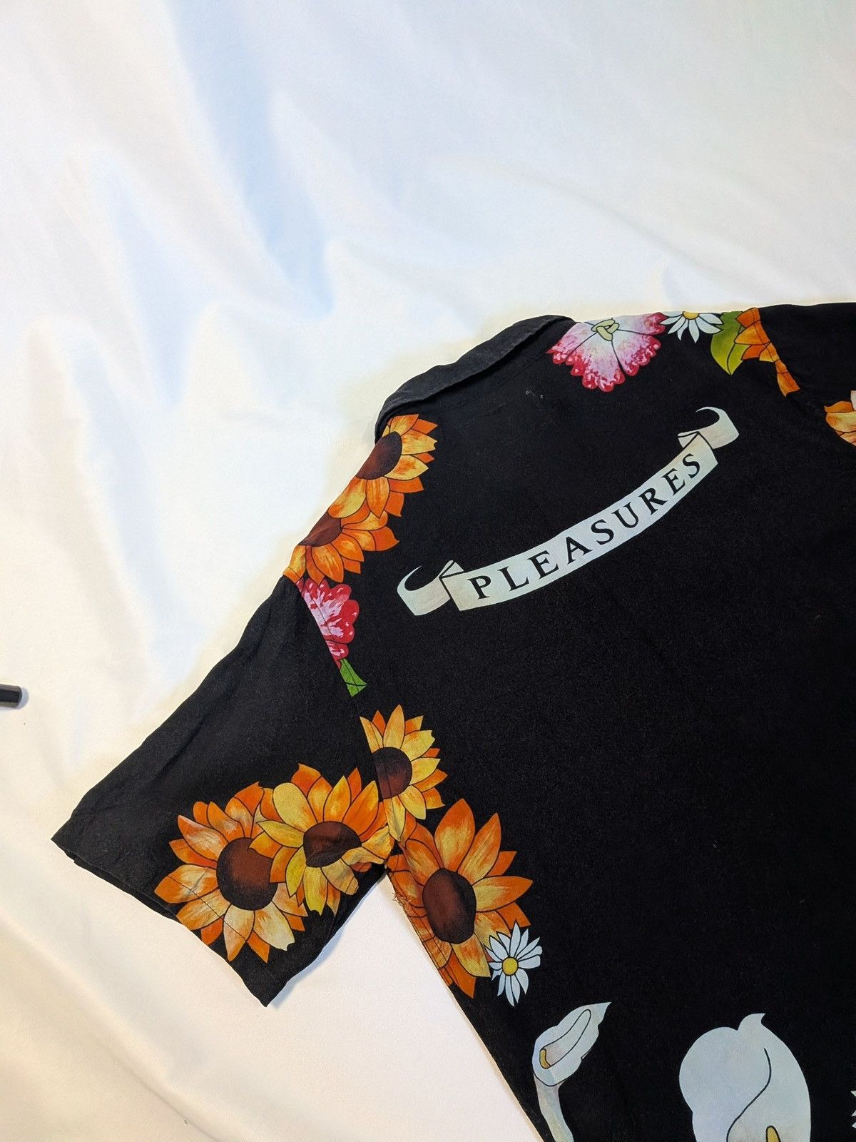 Pleasures RARE Pleasures "Romeo" Gangster Rayon Shirt Black Men’s M Size US M / EU 48-50 / 2 - 12 Thumbnail
