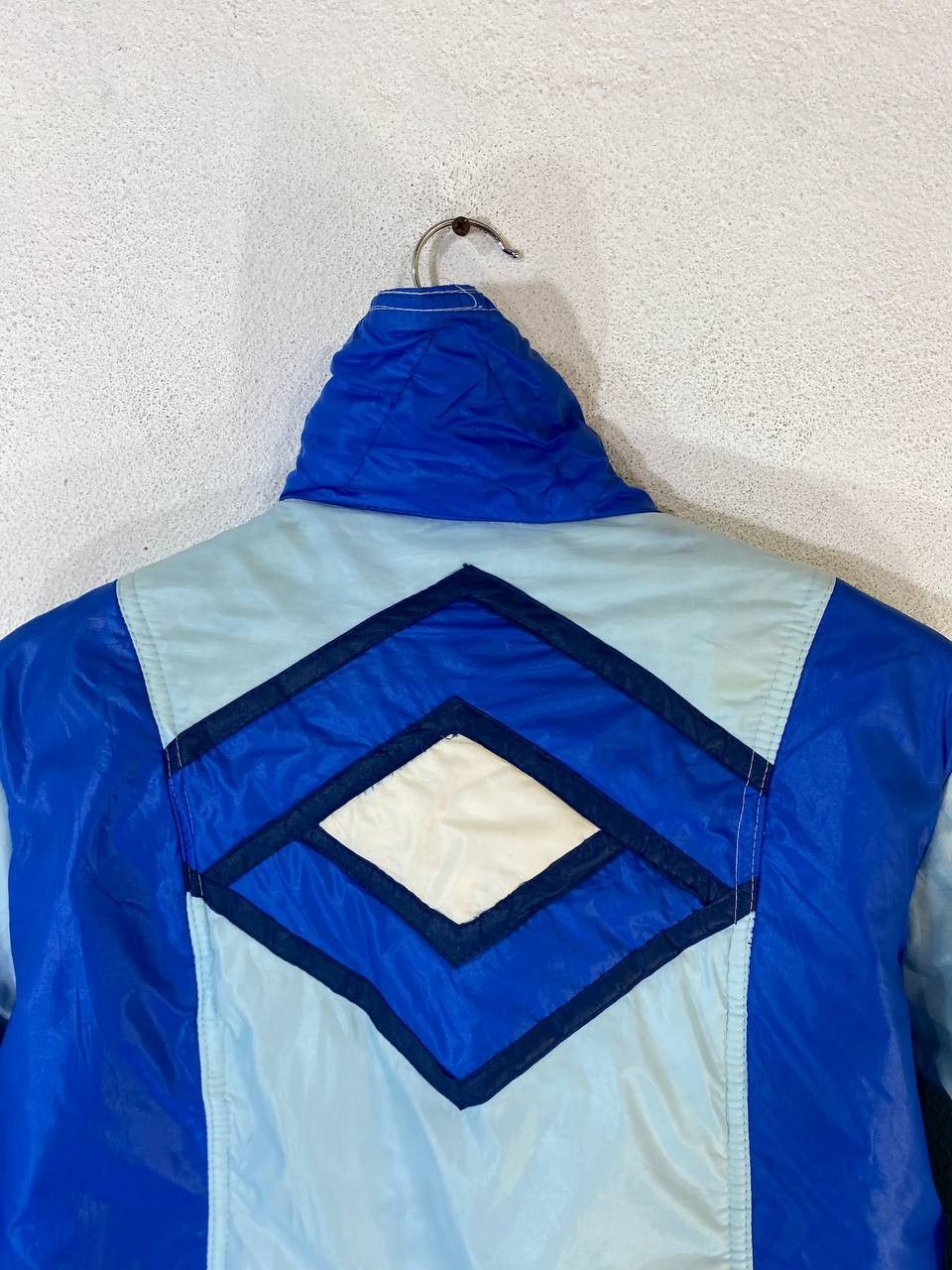 Vintage vintage skiwear retro puffer jacket nice design Size US L / EU 52-54 / 3 - 11 Thumbnail