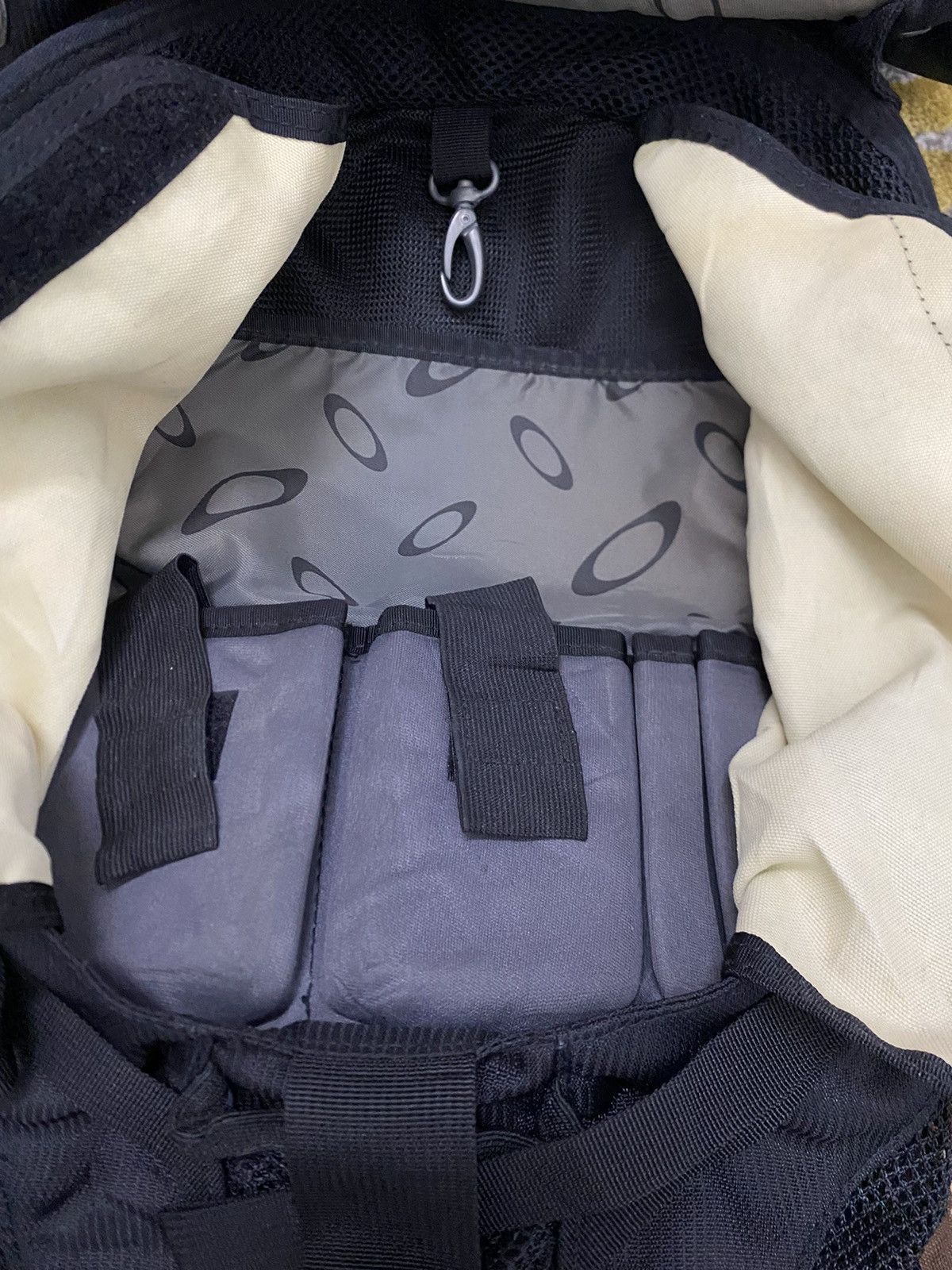 Oakley Vintage Oakley Icon 3.0 Backpack Rare Size ONE SIZE - 8 Thumbnail