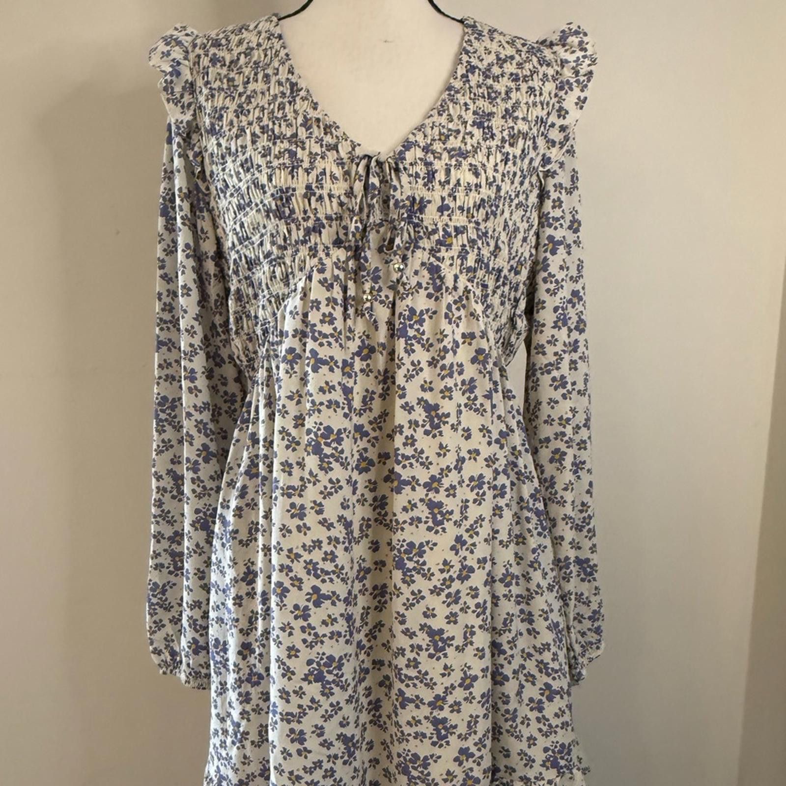 Mercedes-Benz &merci floral midi dress ruffled smocked shabby chic SZ LG Size L / US 10 / IT 46 - 1 Thumbnail
