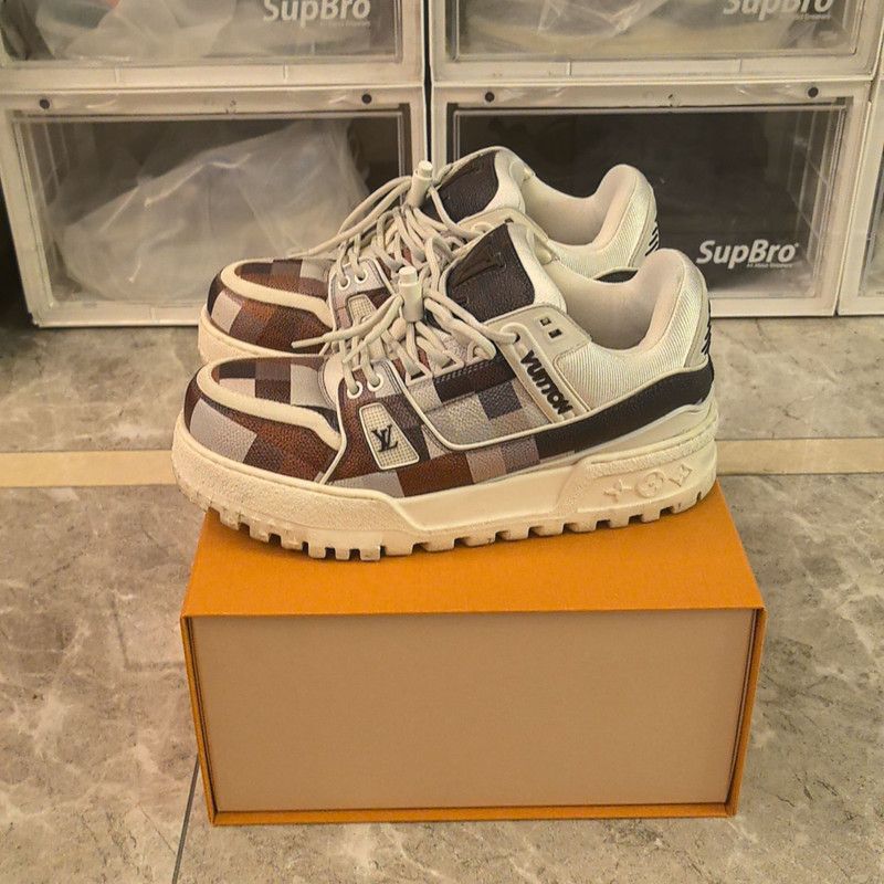 Louis Vuitton Louis Vuitton Trainer Maxi Leather Low-Top Sneakers 0079 Size US 9.5 / EU 42-43 - 1 Thumbnail