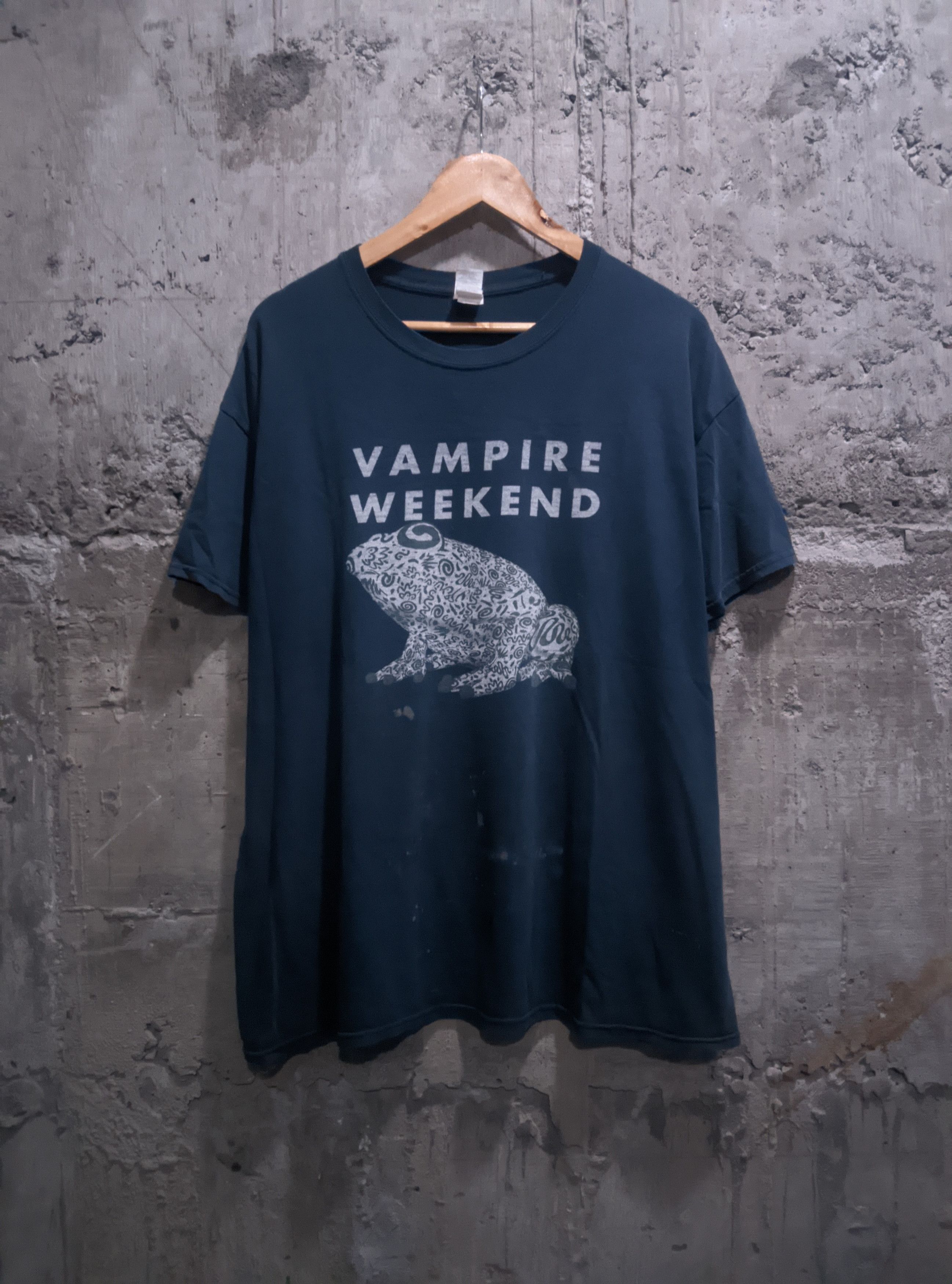 Band Tees 2010s thrashed vampire weekend indie rock distressed erd Size US XL / EU 56 / 4 - 1 Thumbnail