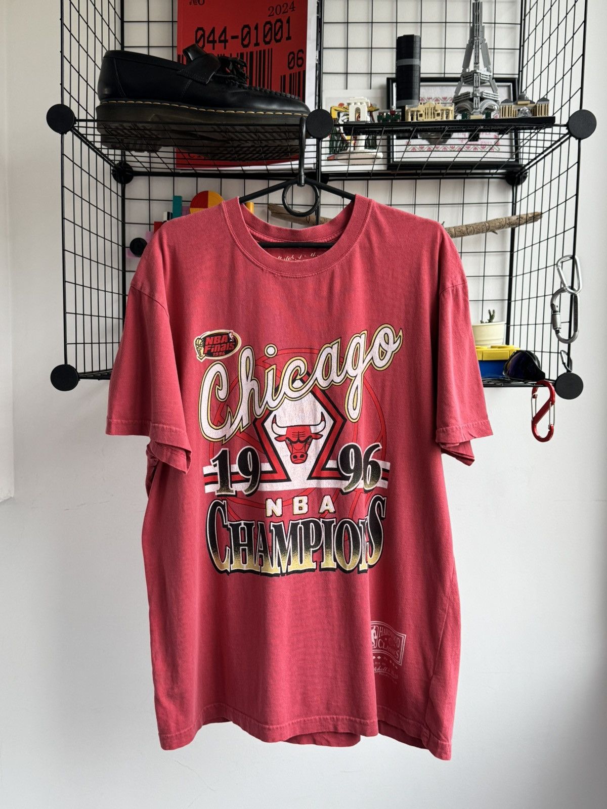 Mitchell & Ness VINTAGE CHICAGO BULLS MITCHELL & NESS NBA 1996 CHAMPS Tee Size US L / EU 52-54 / 3 - 1 Thumbnail