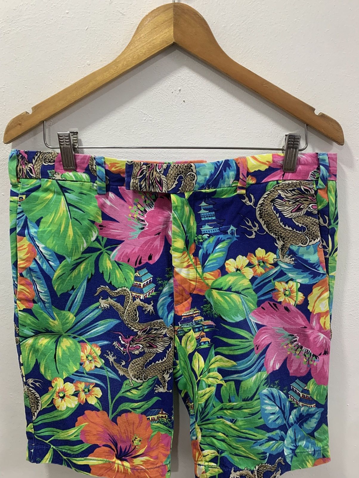 Polo Ralph Lauren POLO RALPH LAUREN DRAGONS, PLANTS & FLOWERS AOP SHORTS Size US 32 / EU 48 - 4 Thumbnail